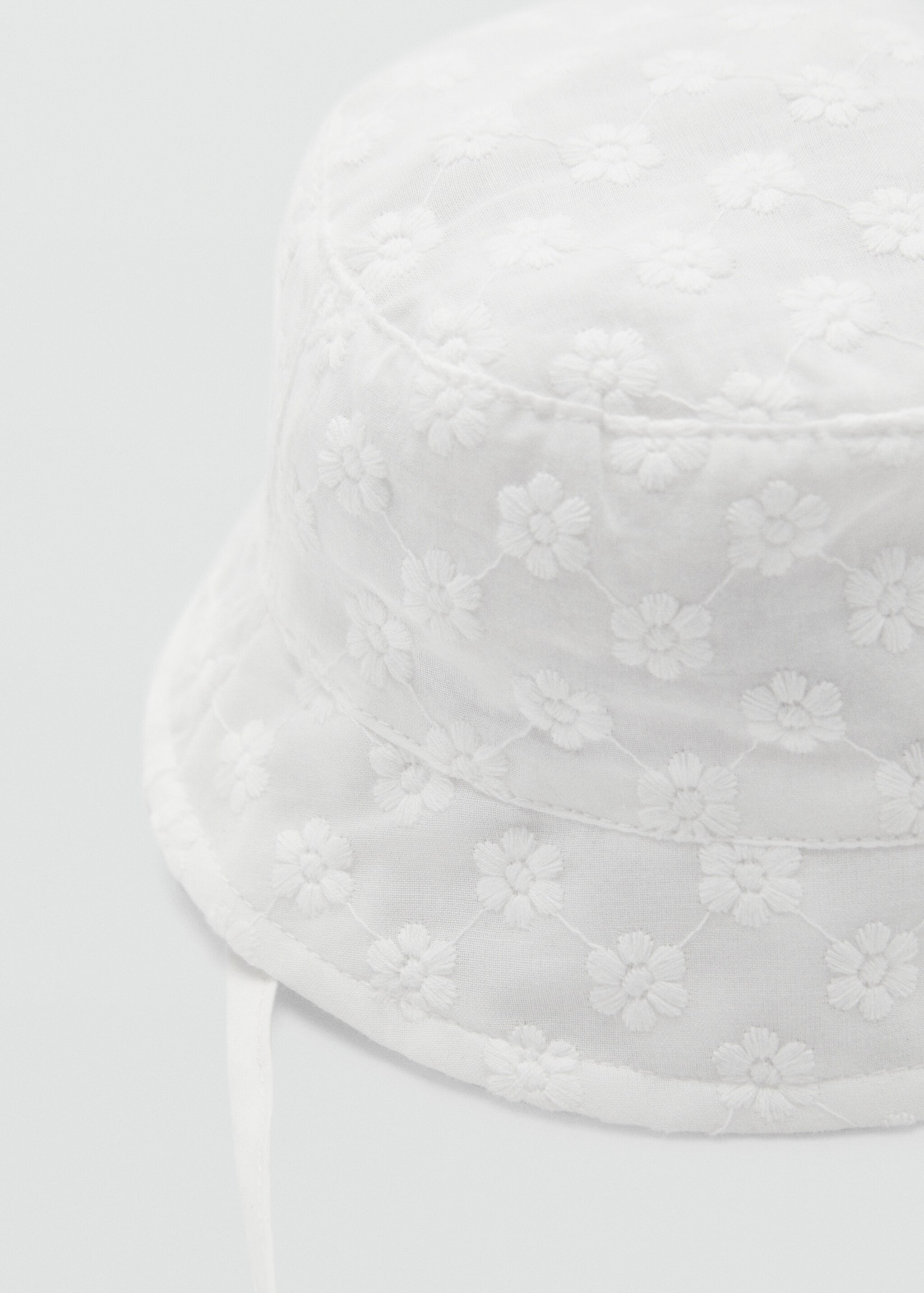 Gorro bucket bordado - Plano medio
