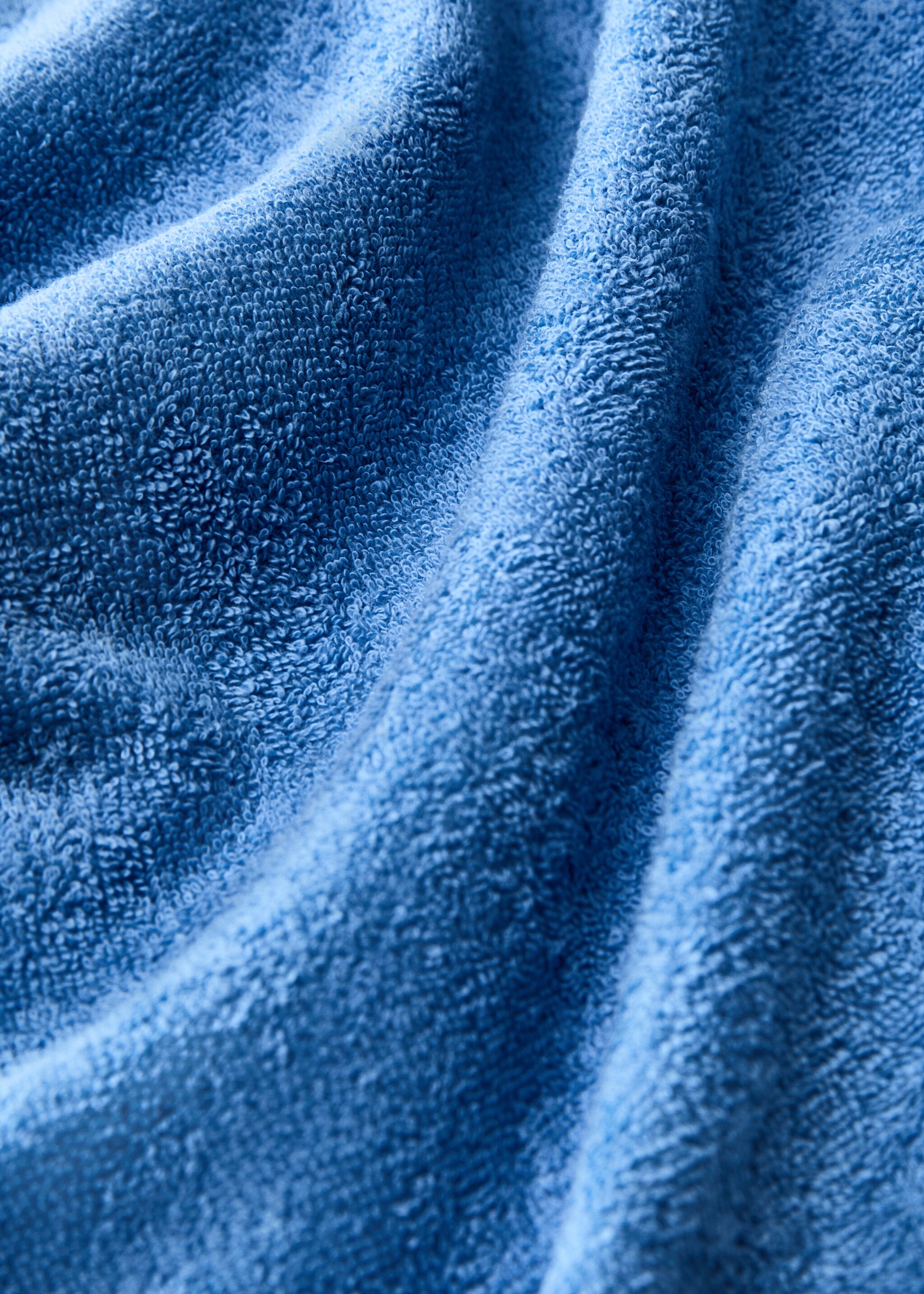 Beach towel with contrasting overlock - Details of the article 2