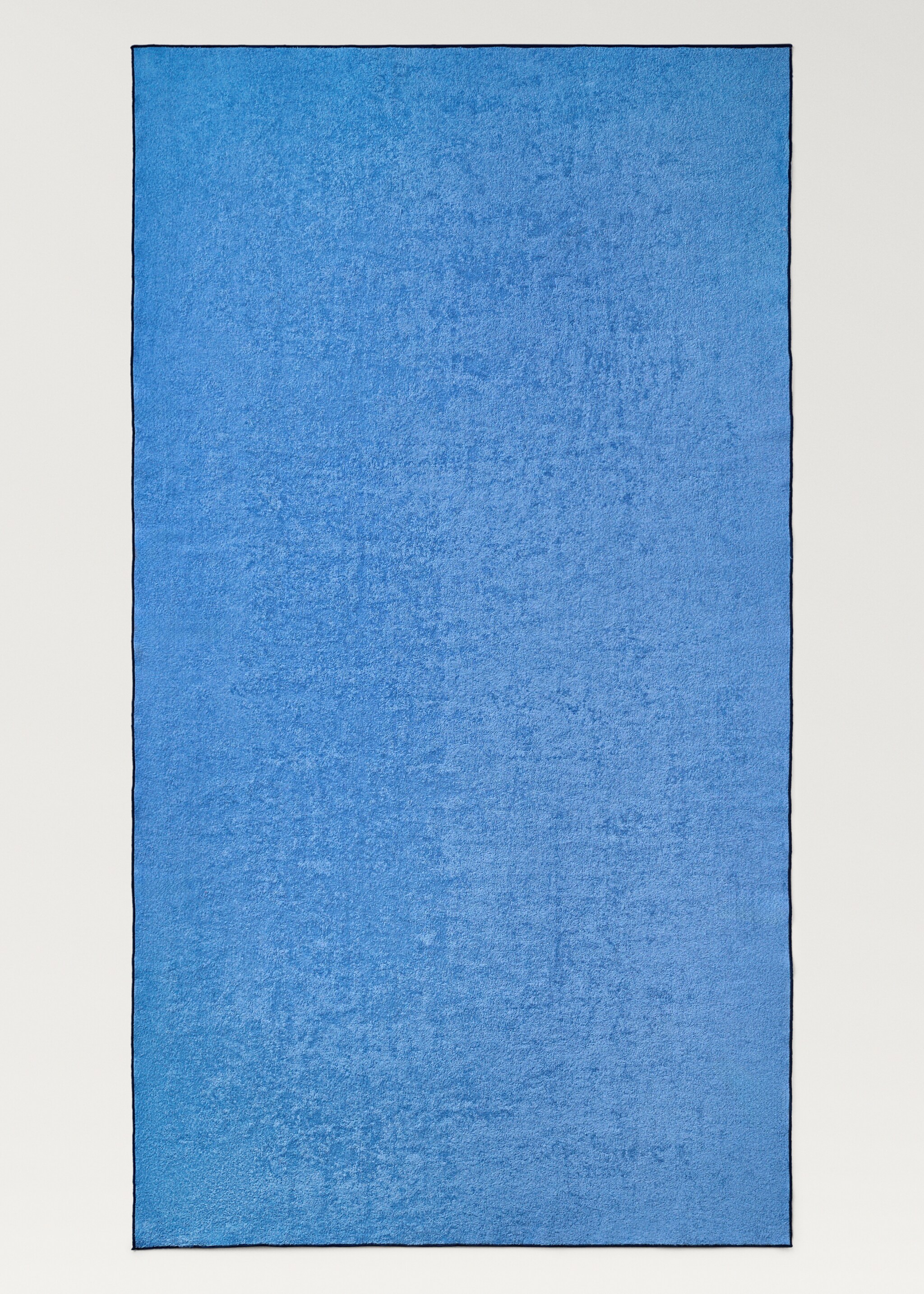 Beach towel with contrasting overlock - Details of the article 4