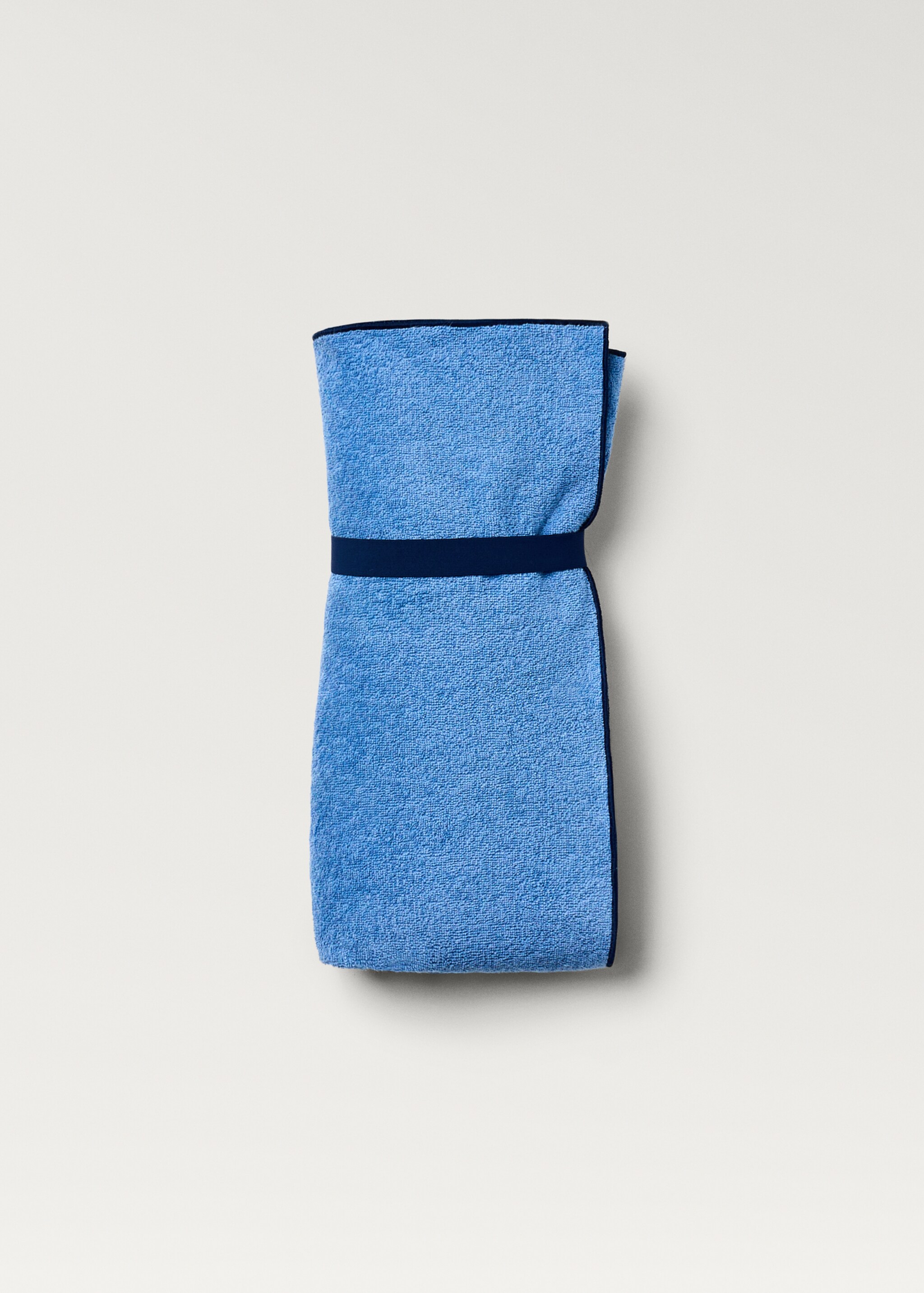 Beach towel with contrasting overlock - Details of the article 5