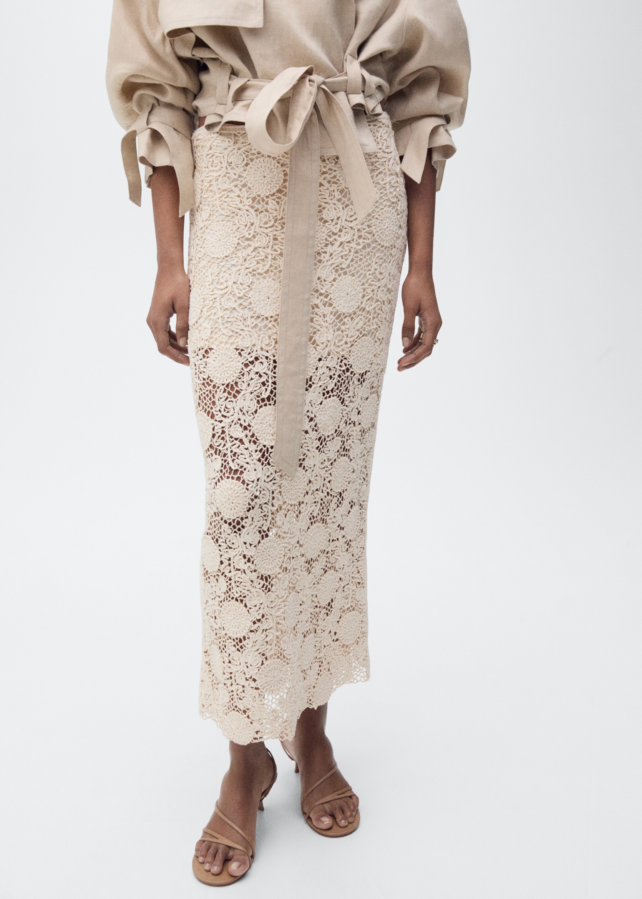 Falda larga crochet flores - Plano medio