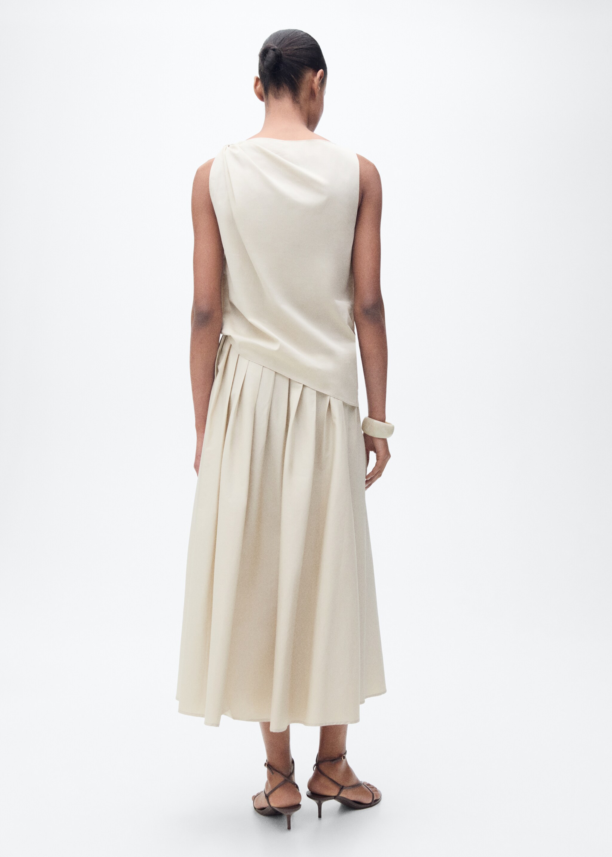 Flared skirt with pleated detail - Reverse of the article