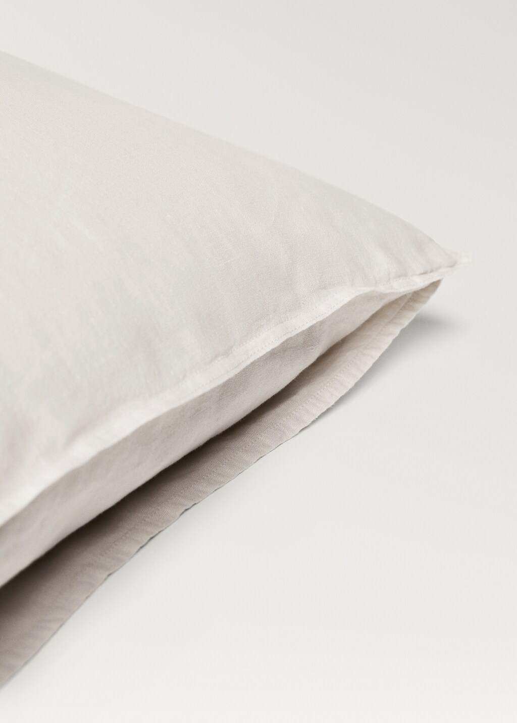 Two washed linen pillowcases 50x75 cm