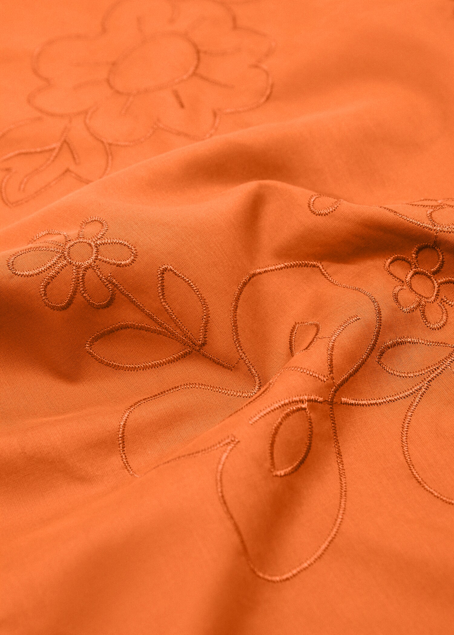 Foulard en coton broderie florale - Plan moyen