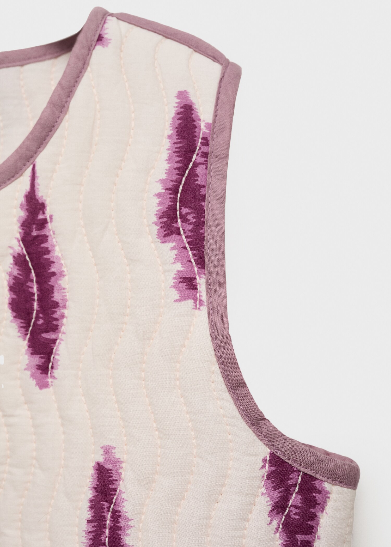 Printed quilted gilet - Details of the article 8