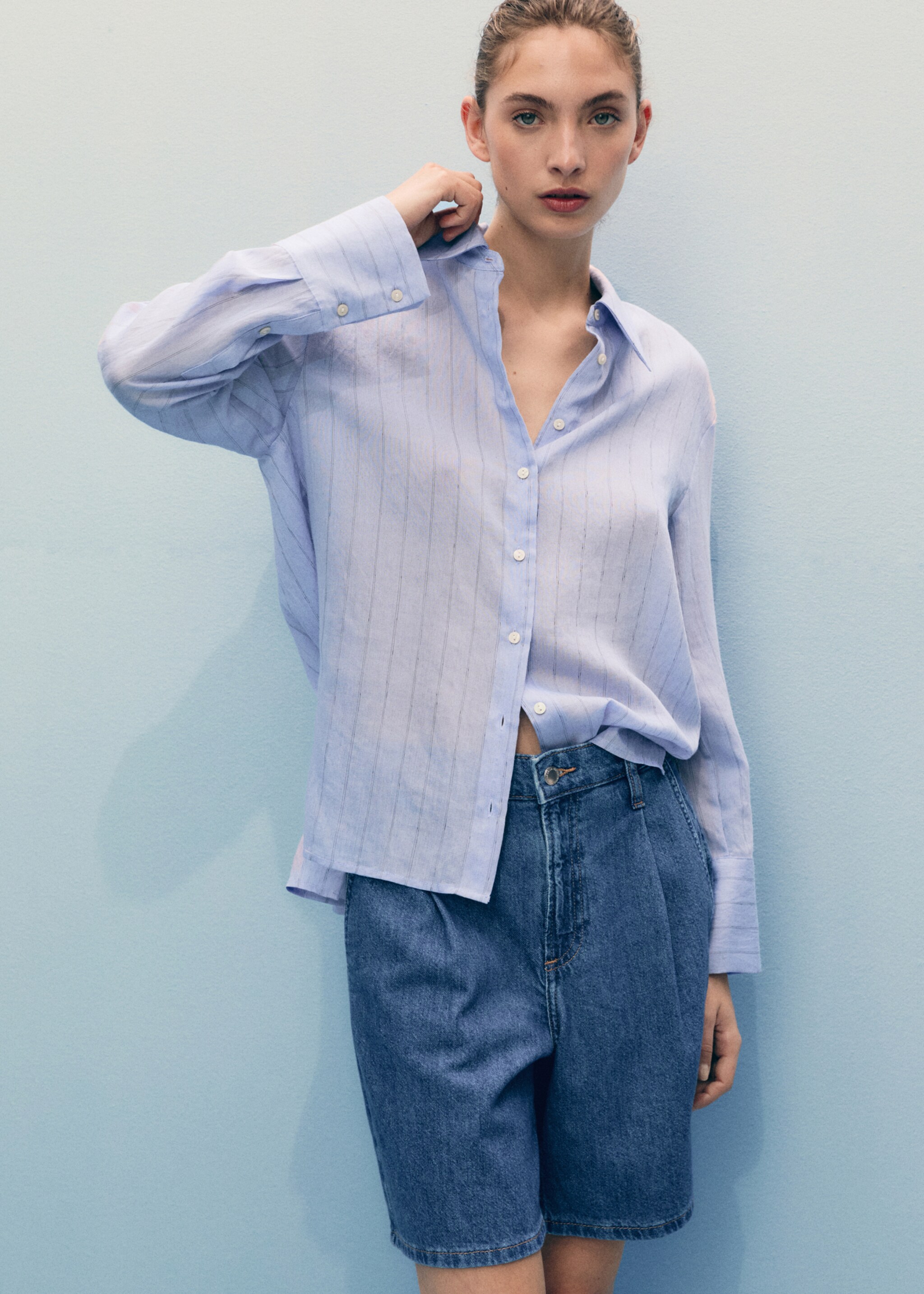 Mid-rise denim bermuda shorts with pleats - Details of the article 1