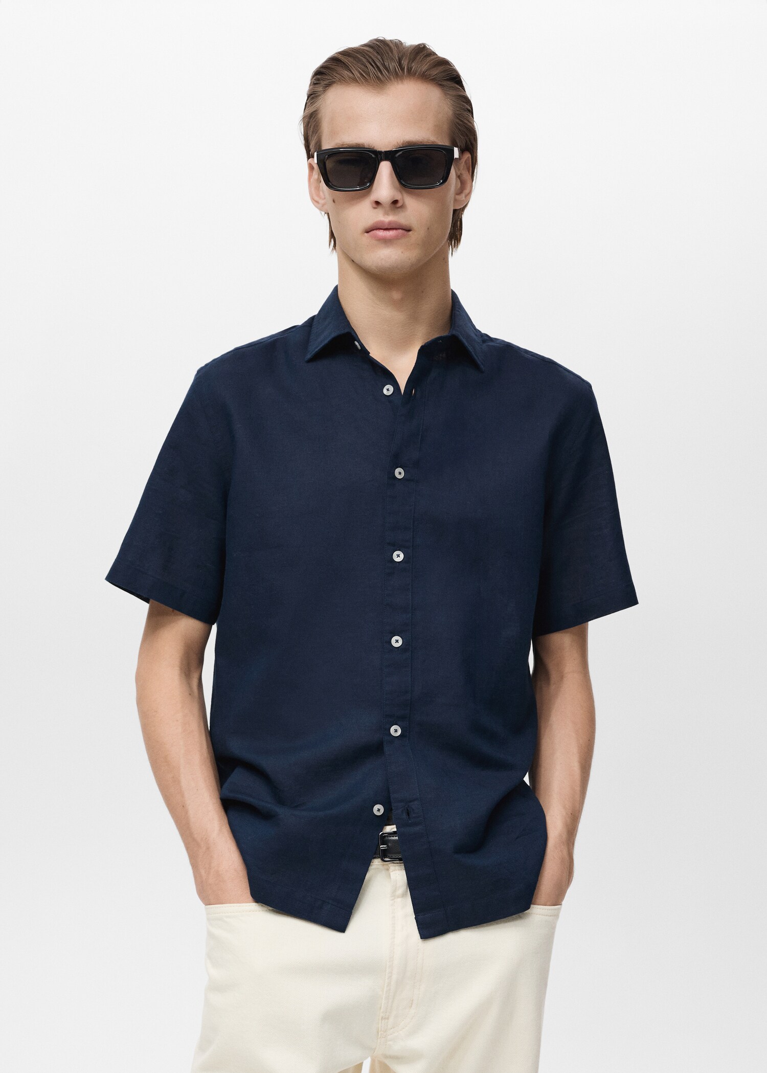 Camisa lino manga corta - Plano medio