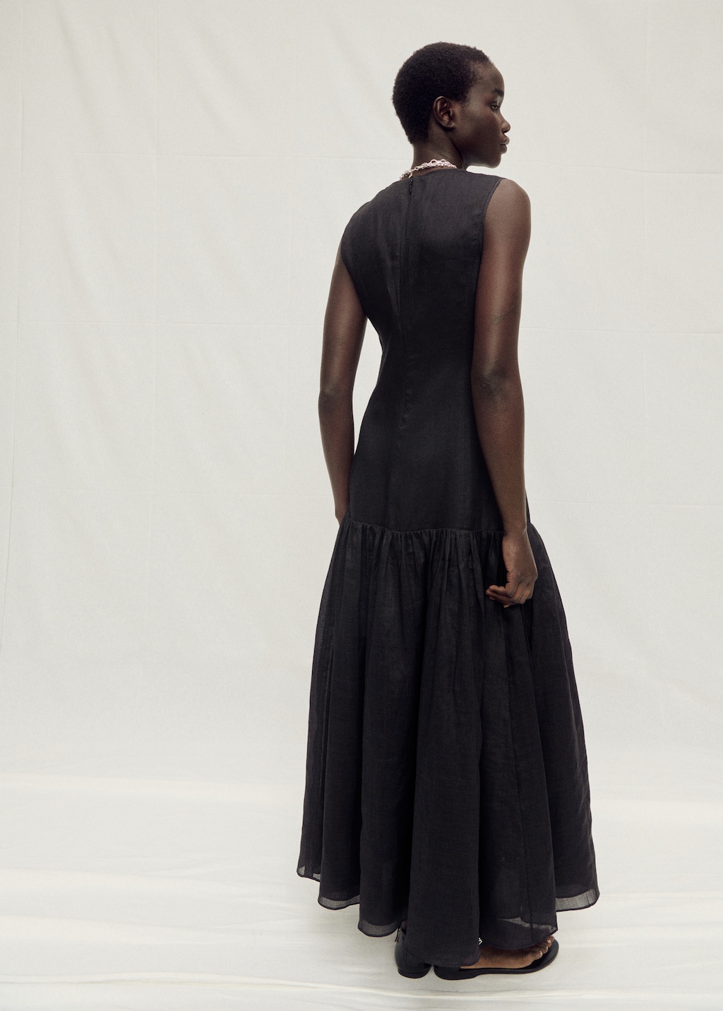 Long linen dress with gathered panel - image 3