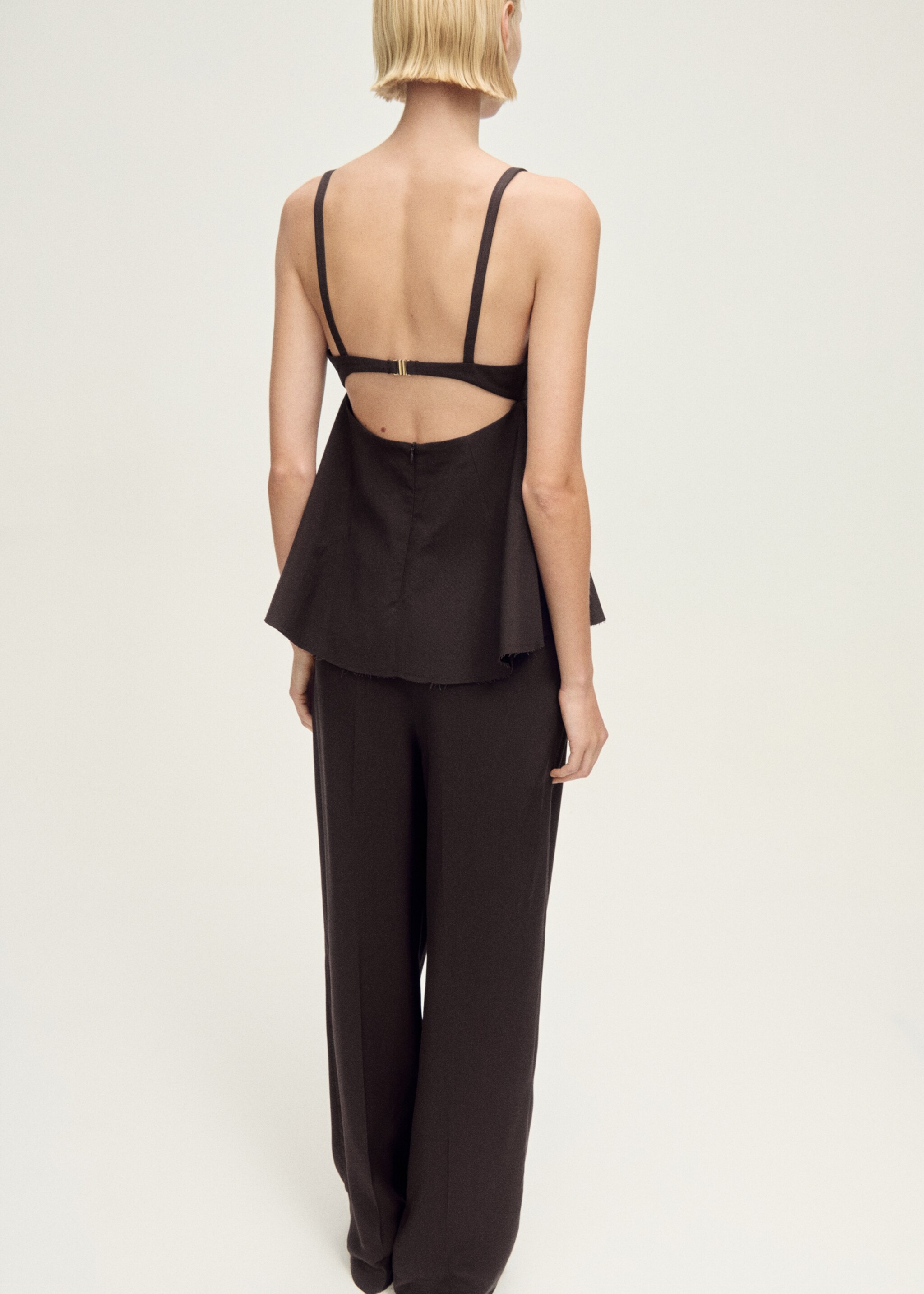 V-neck top with open back - Reverse of the article