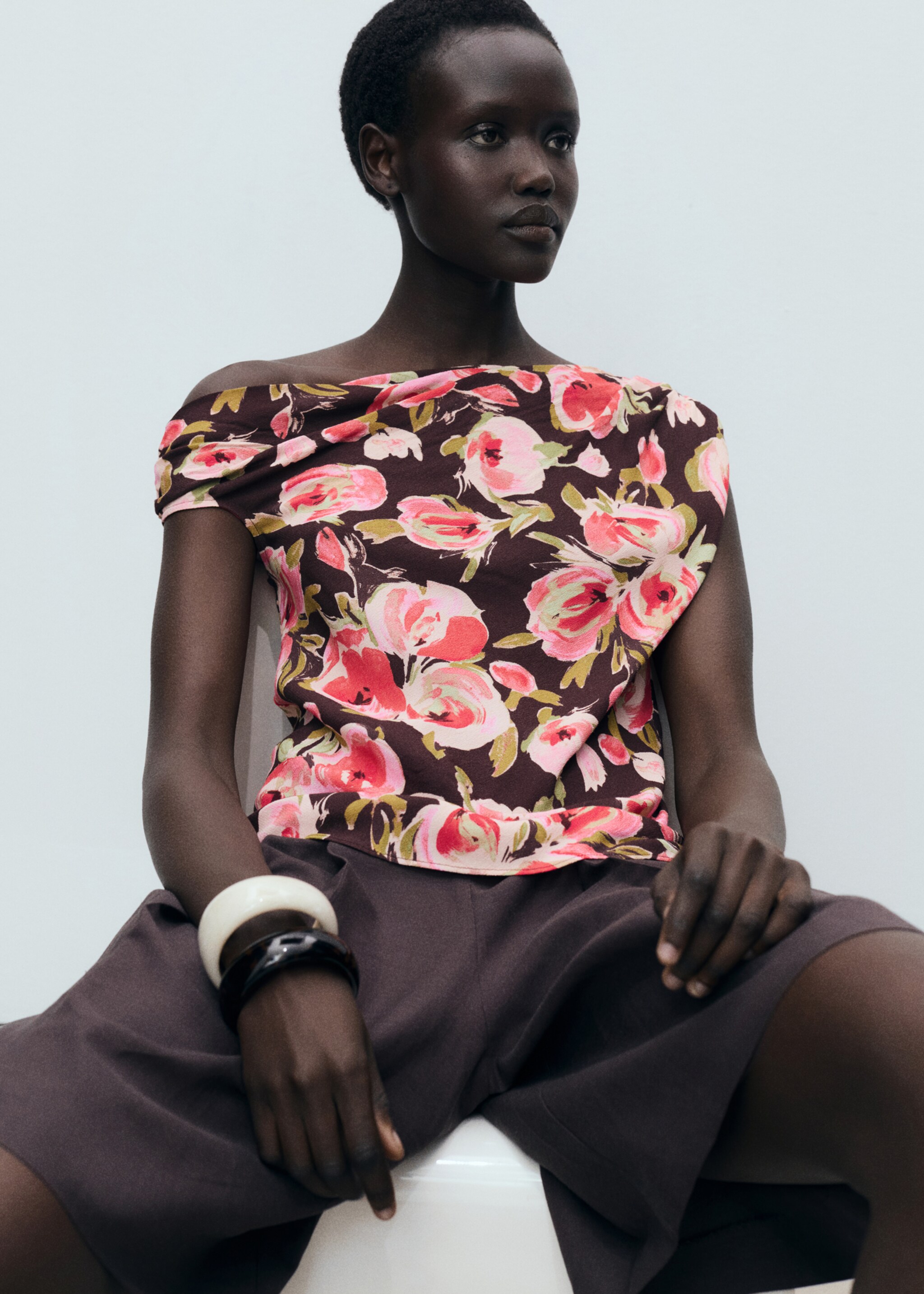 Floral blouse with asymmetrical neck - Details of the article 1