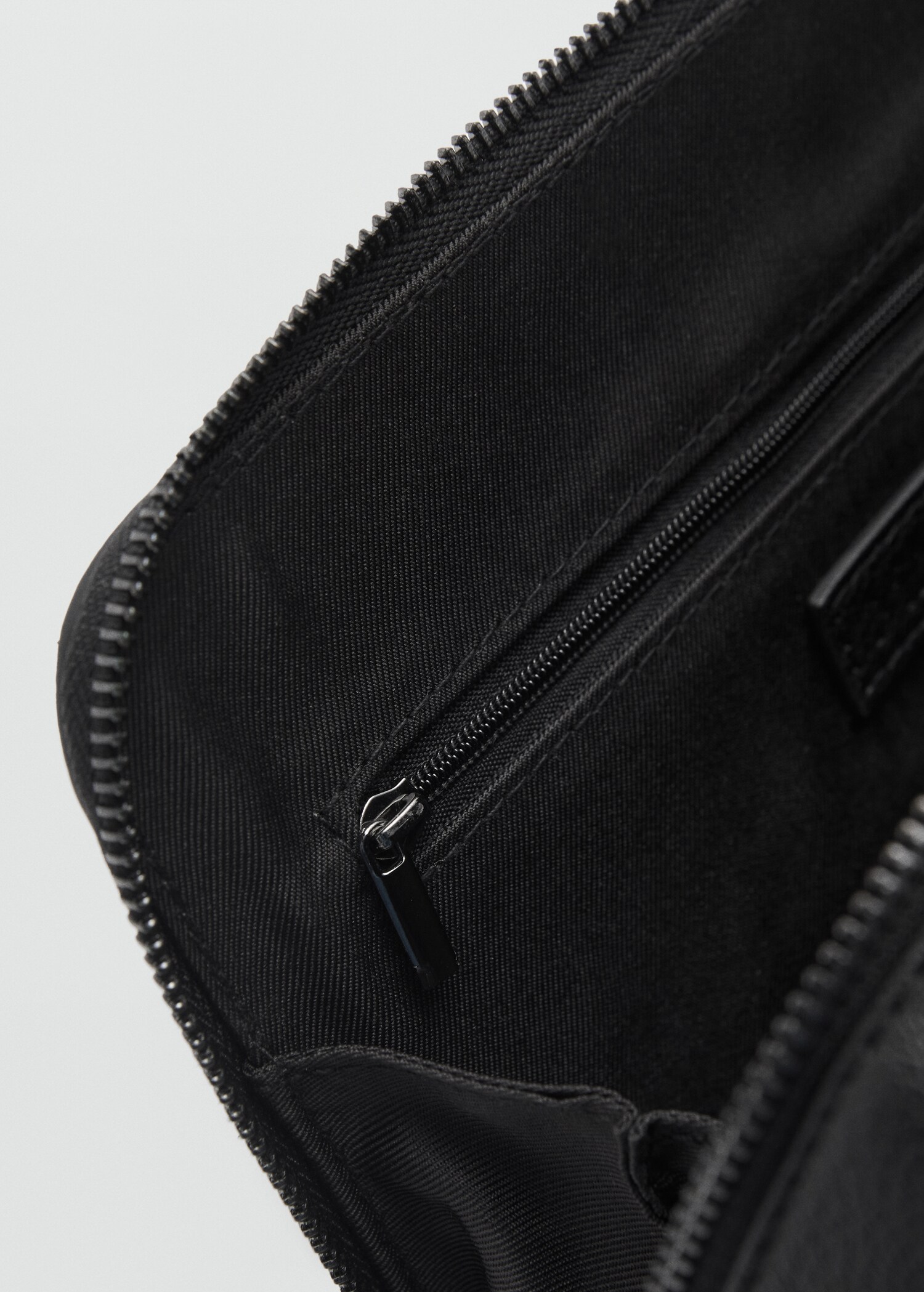 Briefcase-style bag - Details of the article 2