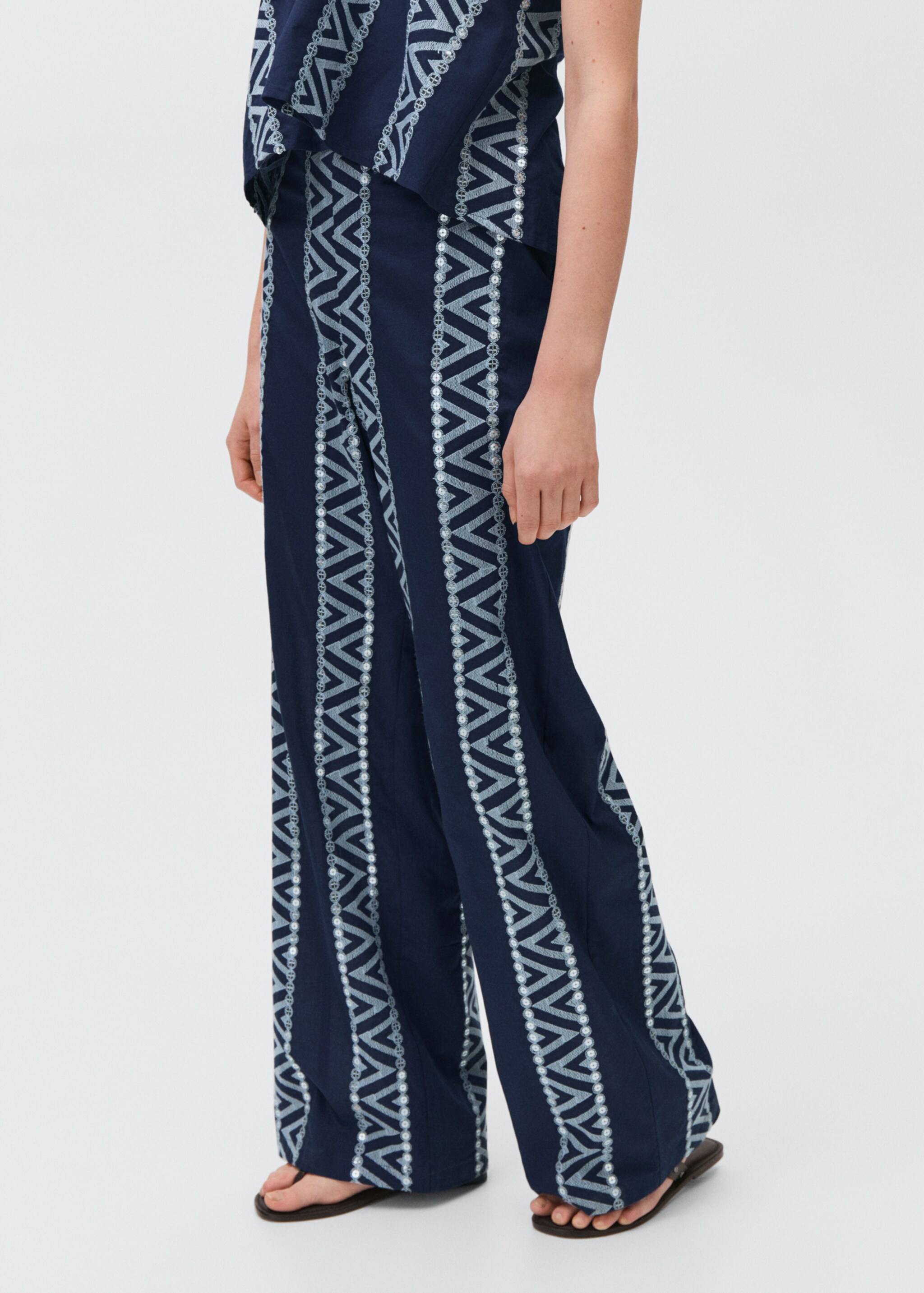 Pantalon droit brodé - Détail de l'article 1
