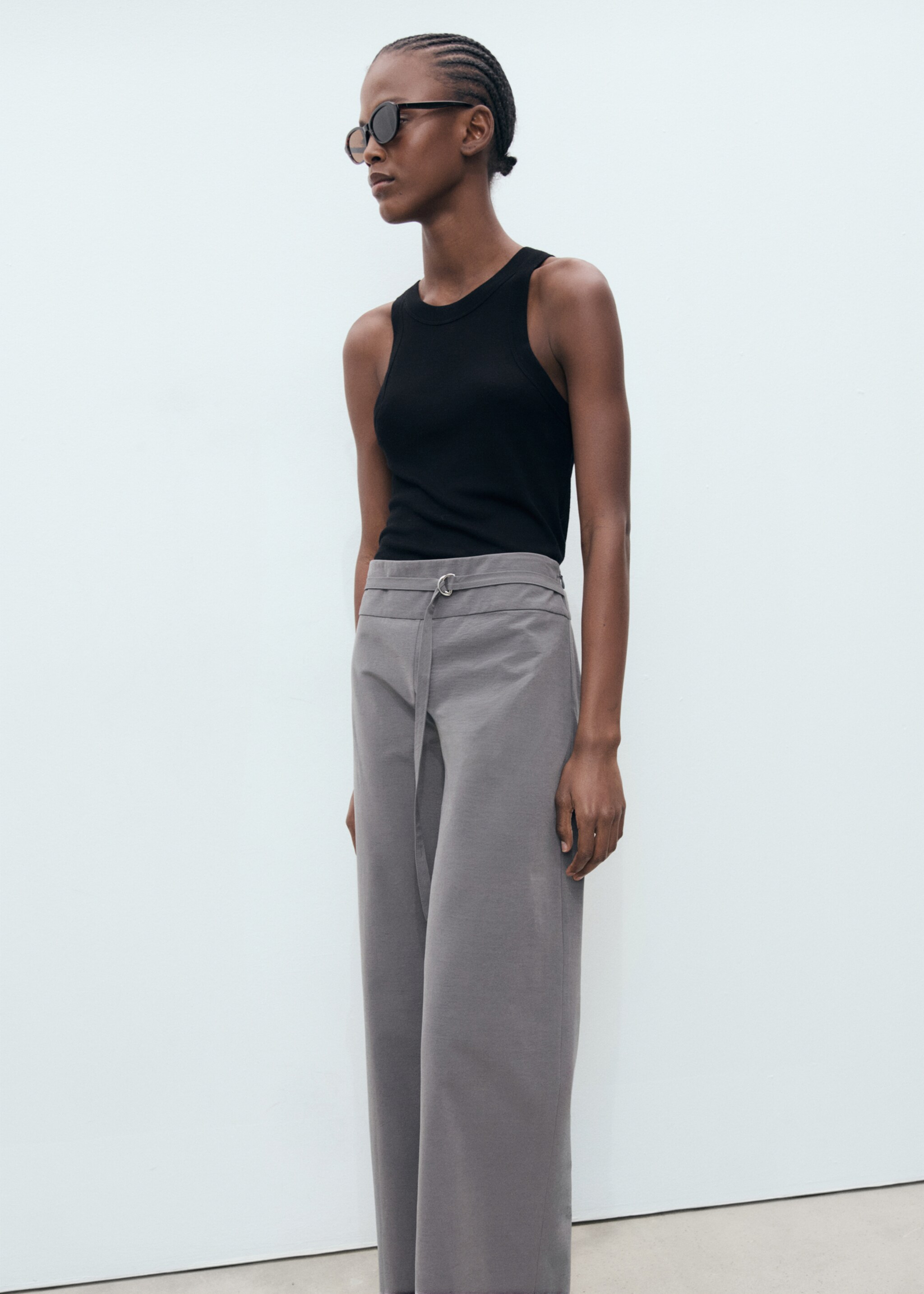 Straight trousers with fine belt - Medium plane