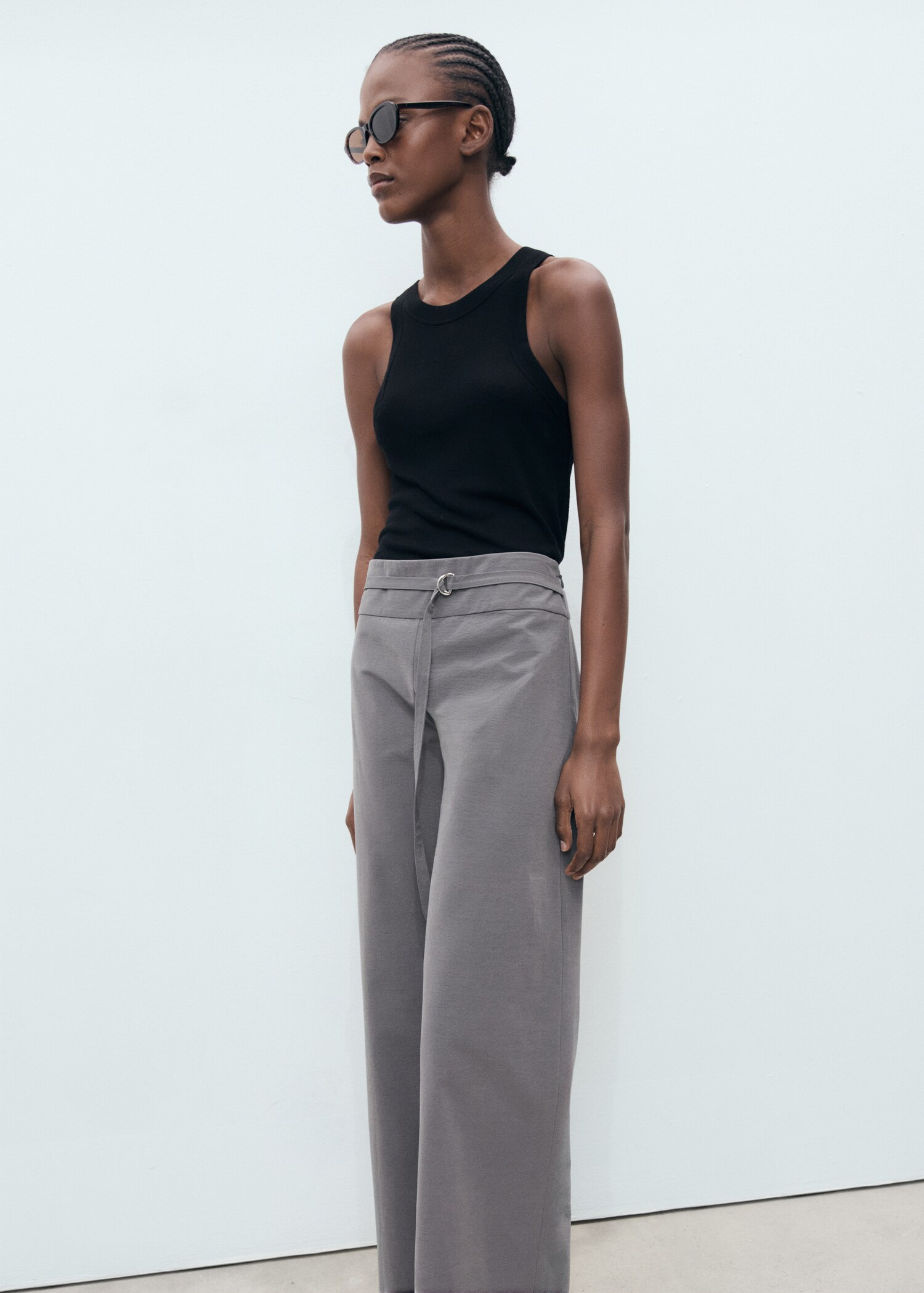 Pantaloni dritti cintura sottile - Piano medio