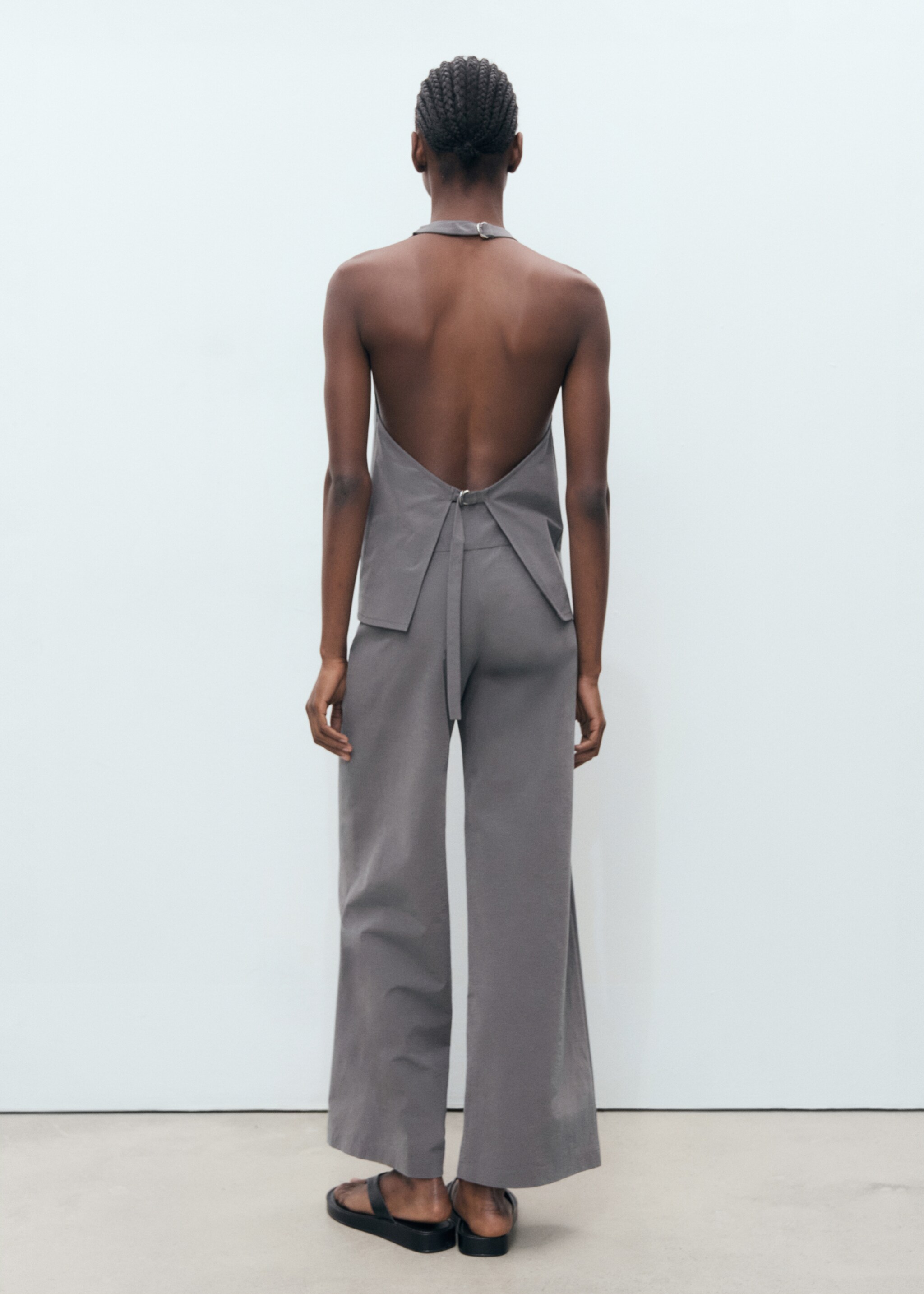 Straight trousers with fine belt - Reverse of the article