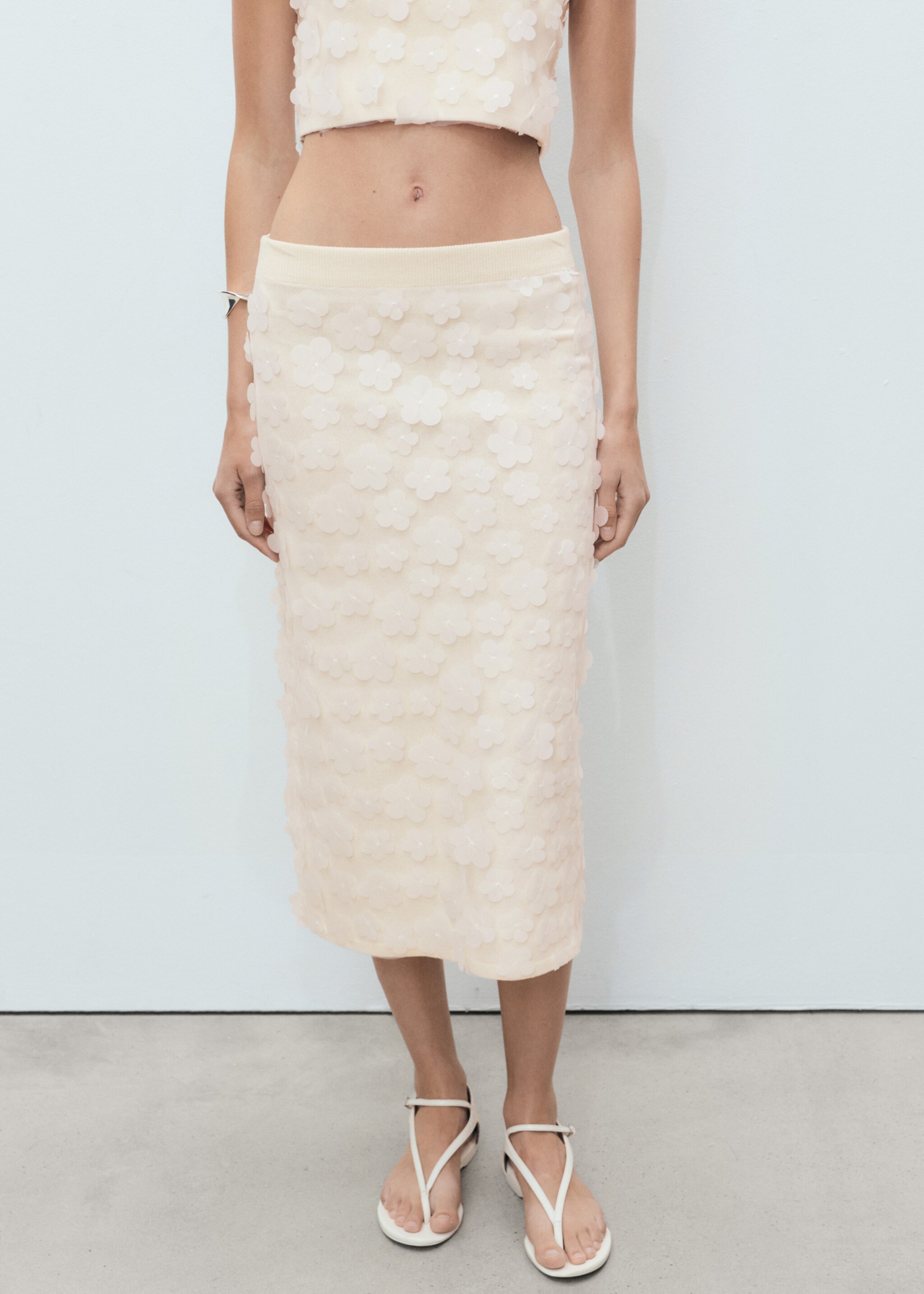 Midi-skirt with embossed flowers - Medium plane, White. Ref: 87088648-00.