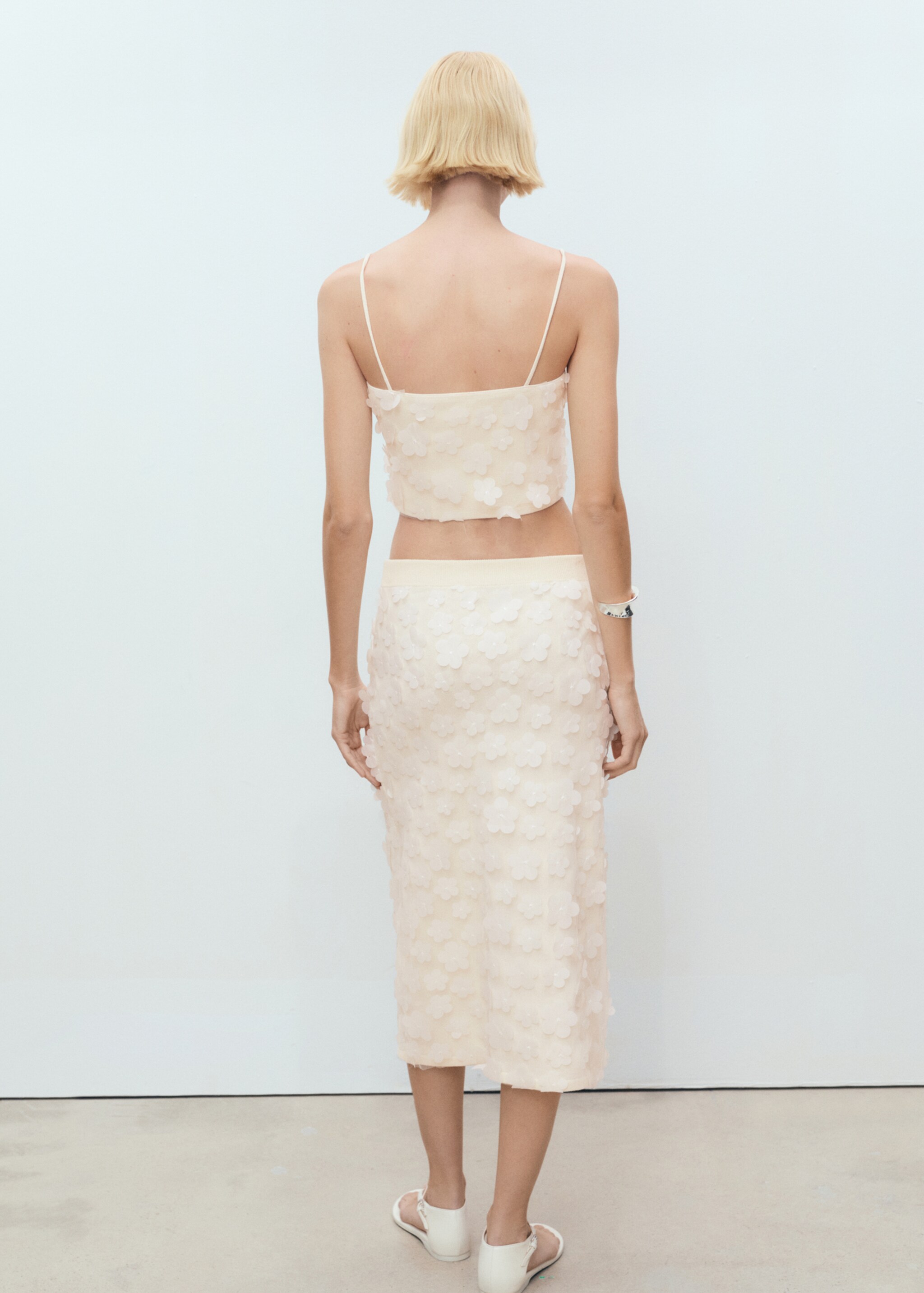 Midi-skirt with embossed flowers - Reverse of the article, White. Ref: 87088648-00.