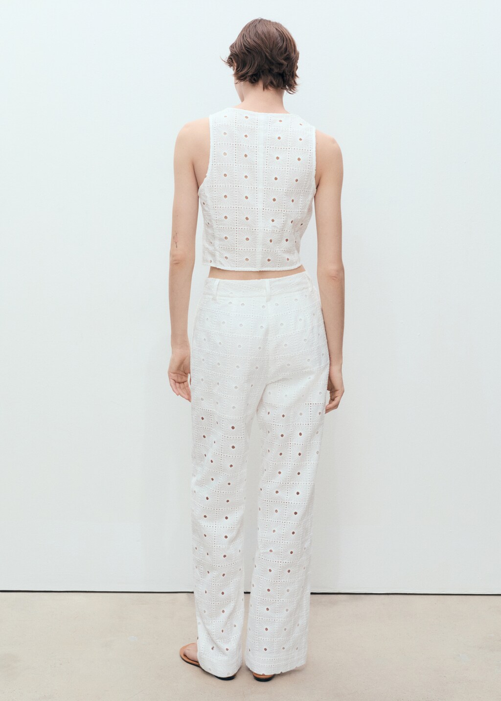 Embroidered cotton vest with bows - image 3