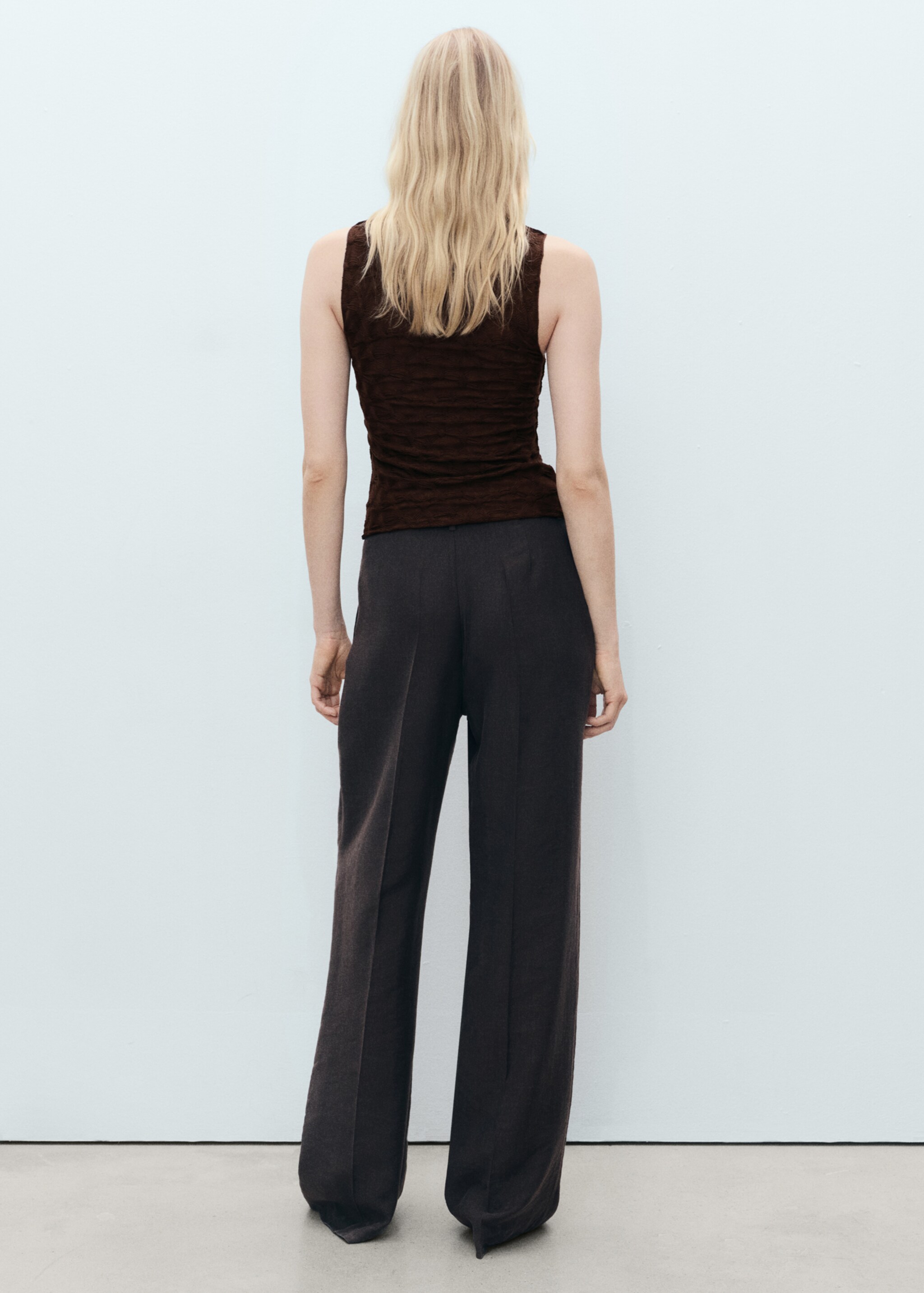 Fitted top with gathered shoulder - Reverse of the article