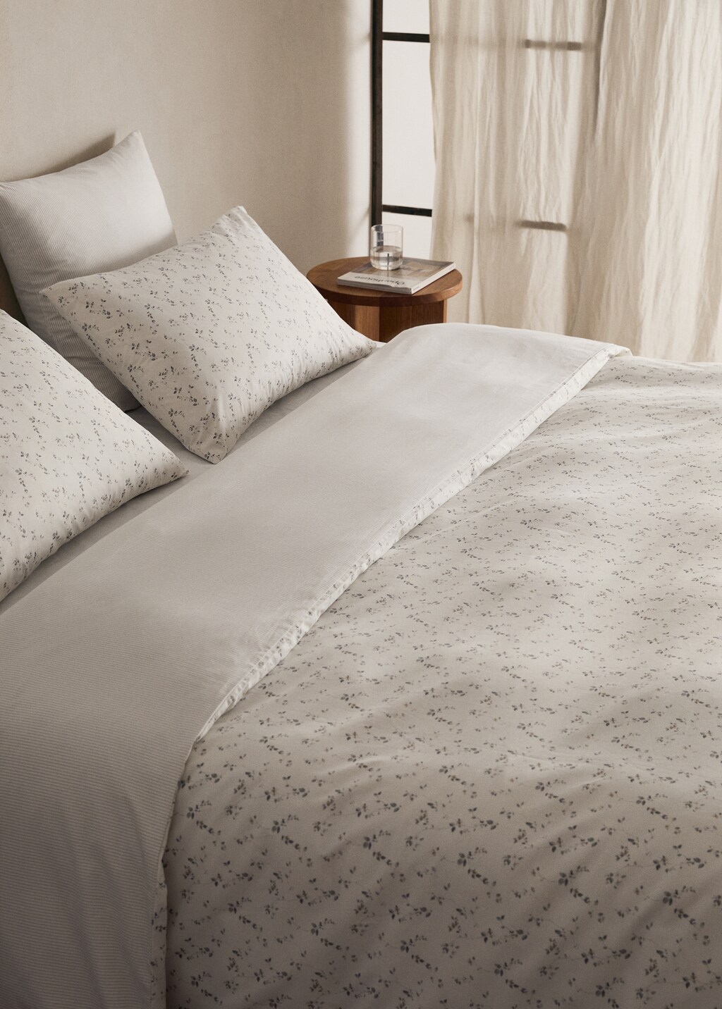 Percale cotton floral and fine-stripe reversible duvet cover for 90 cm bed
