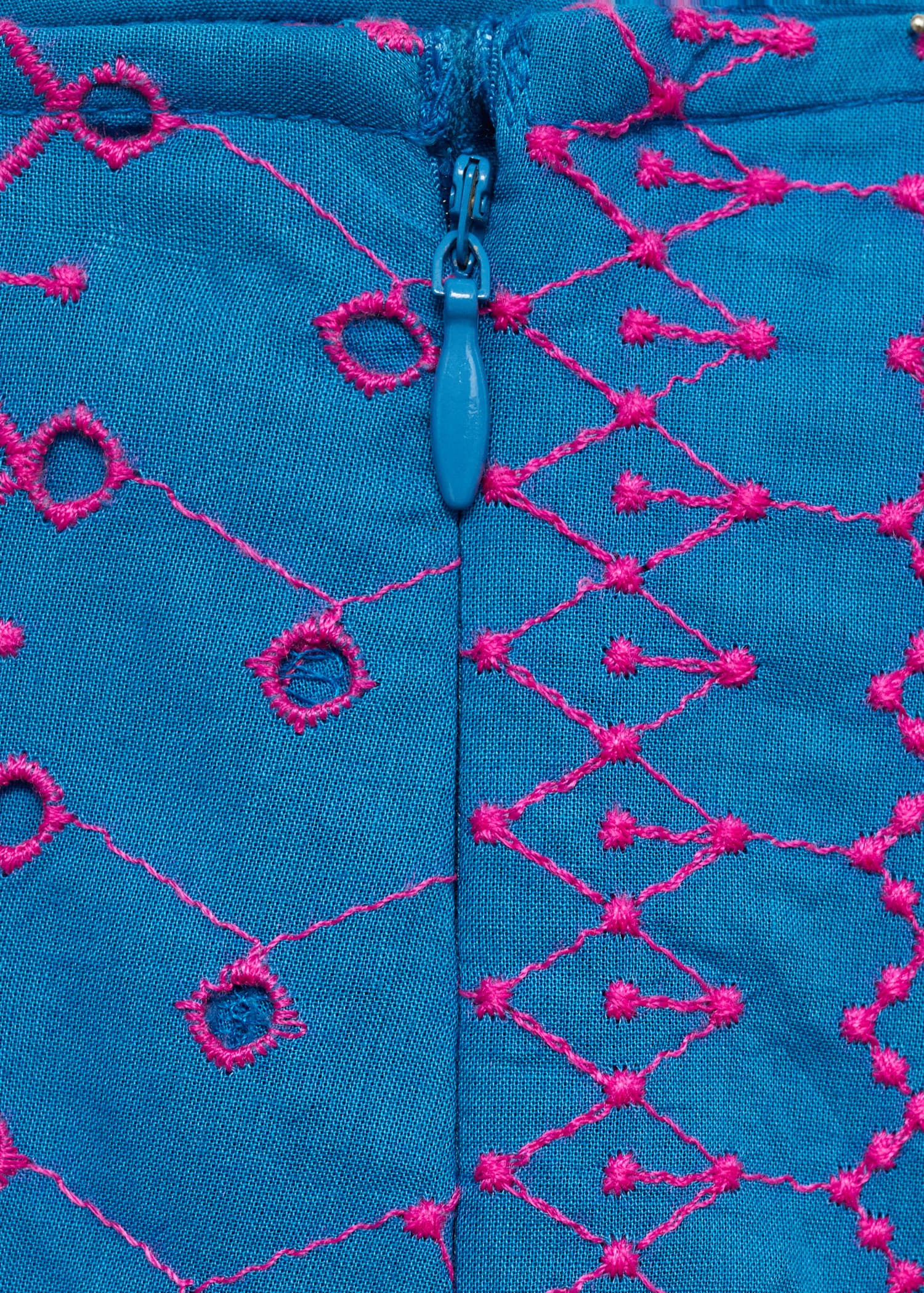 Pants with contrasting Swiss embroidery - Details of the article 0