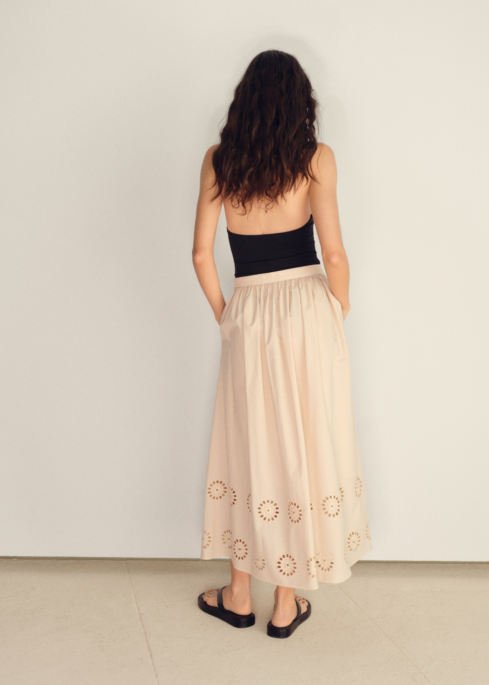 Cotton skirt with embroidered hem - Reverse of the article