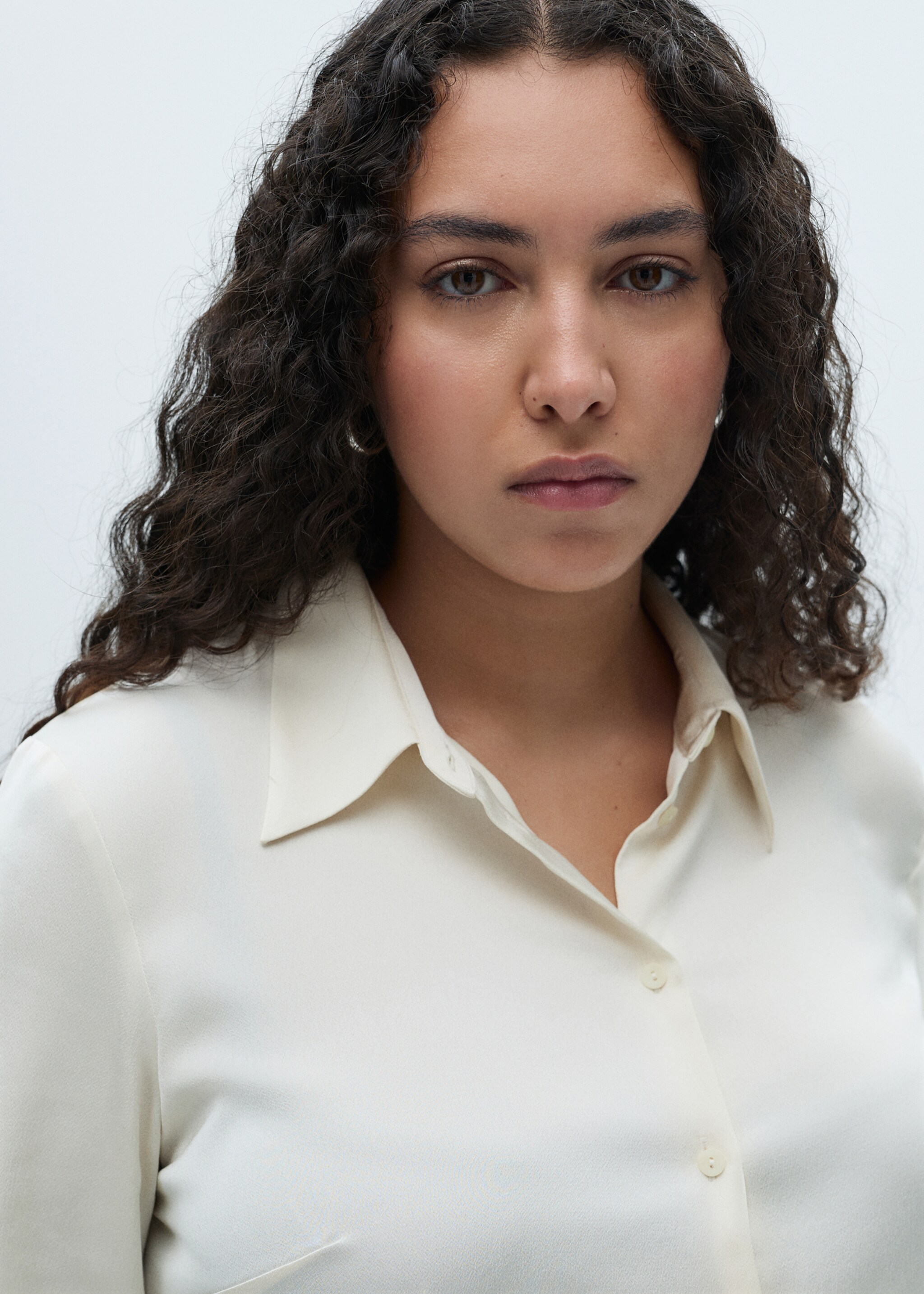 Satin finish flowy shirt - Details of the article 4