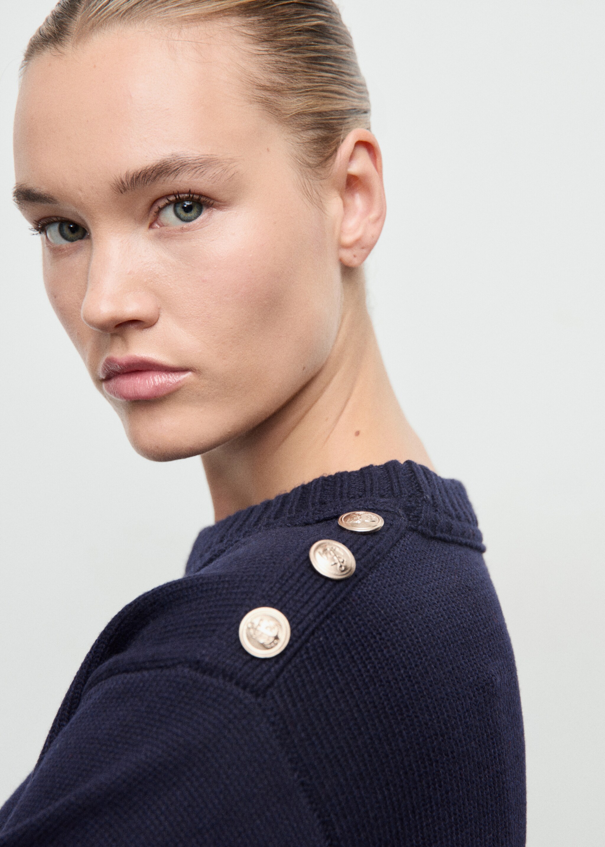 Knitted sweater with jewel buttons - Details of the article 4, Dark Navy. Ref: 87090419-00.