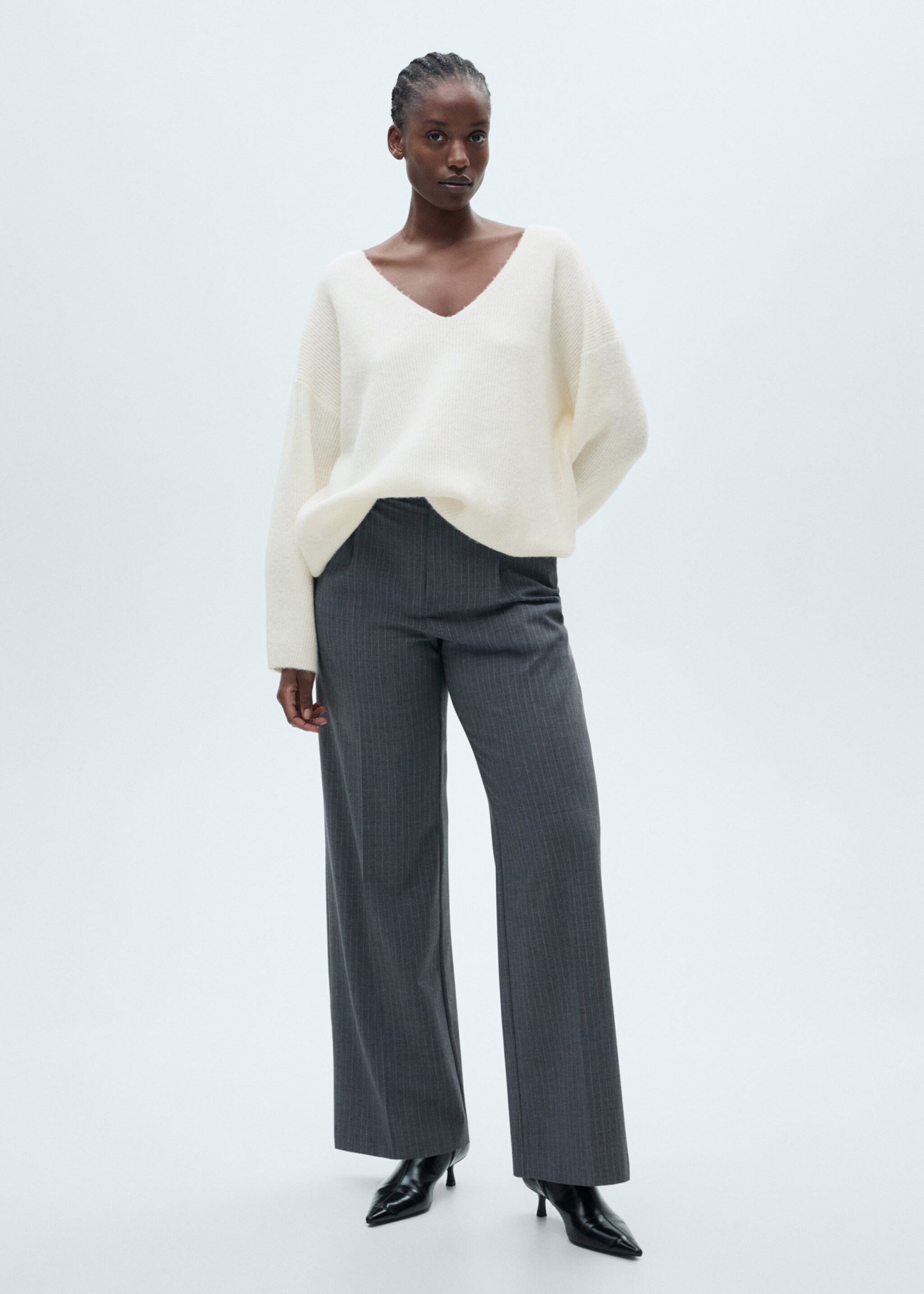 V-neck knit sweater - Details of the article 3