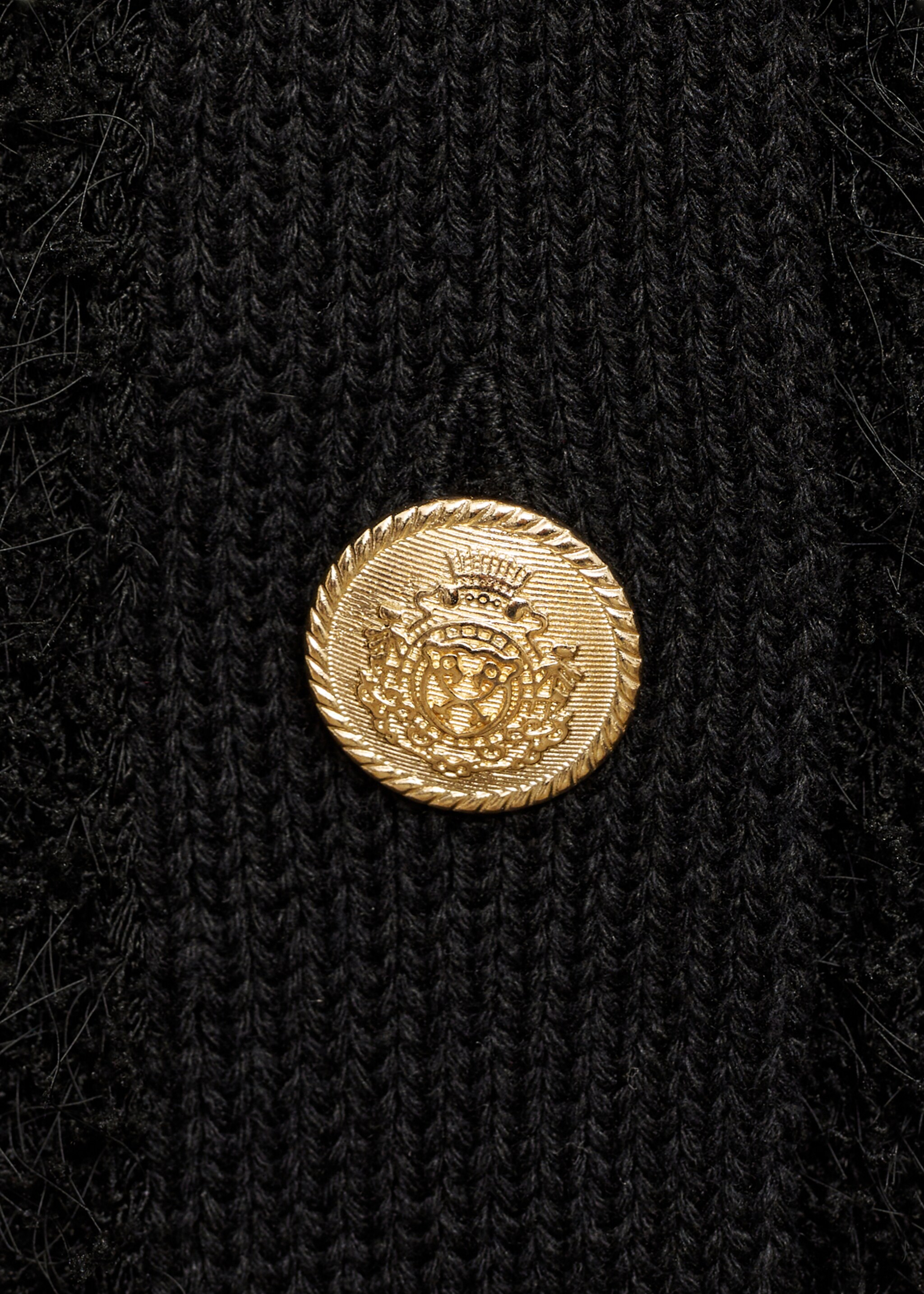 Knitted gilet with buttons - Details of the article 8