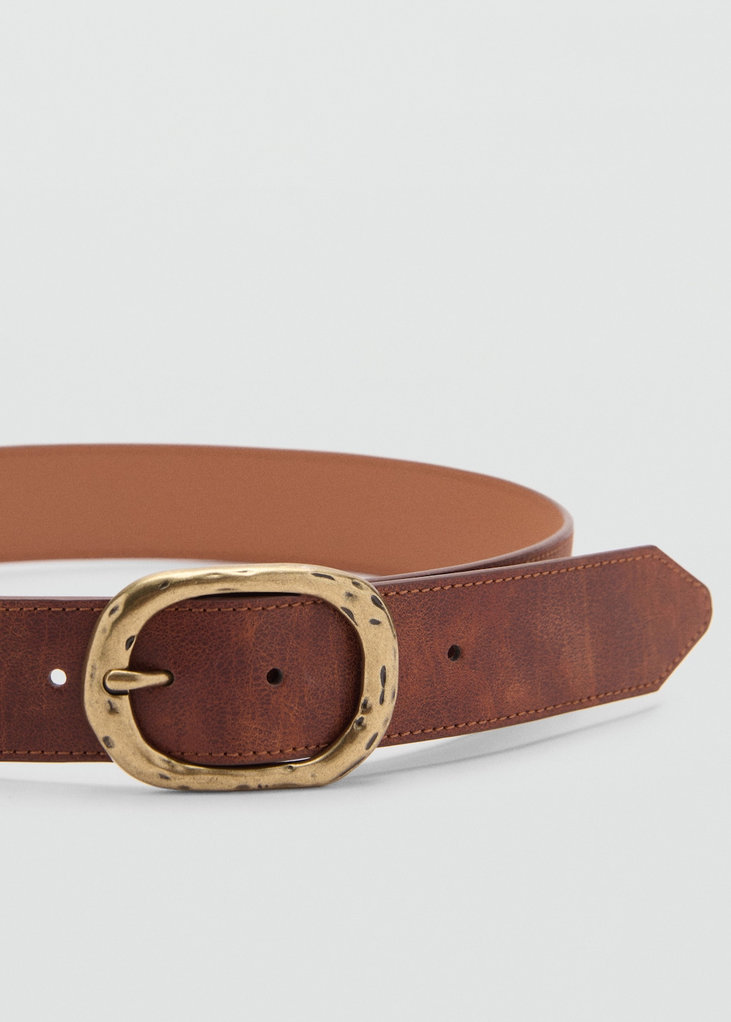 Textured belt with buckle