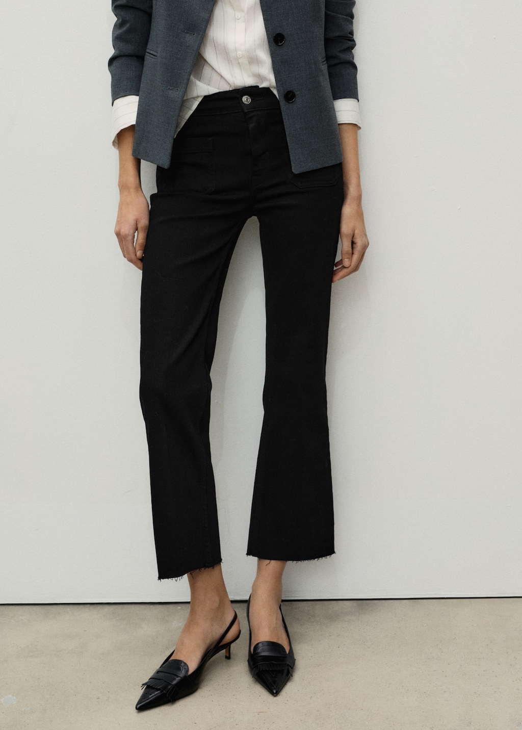 Flared cropped jeans with pockets
