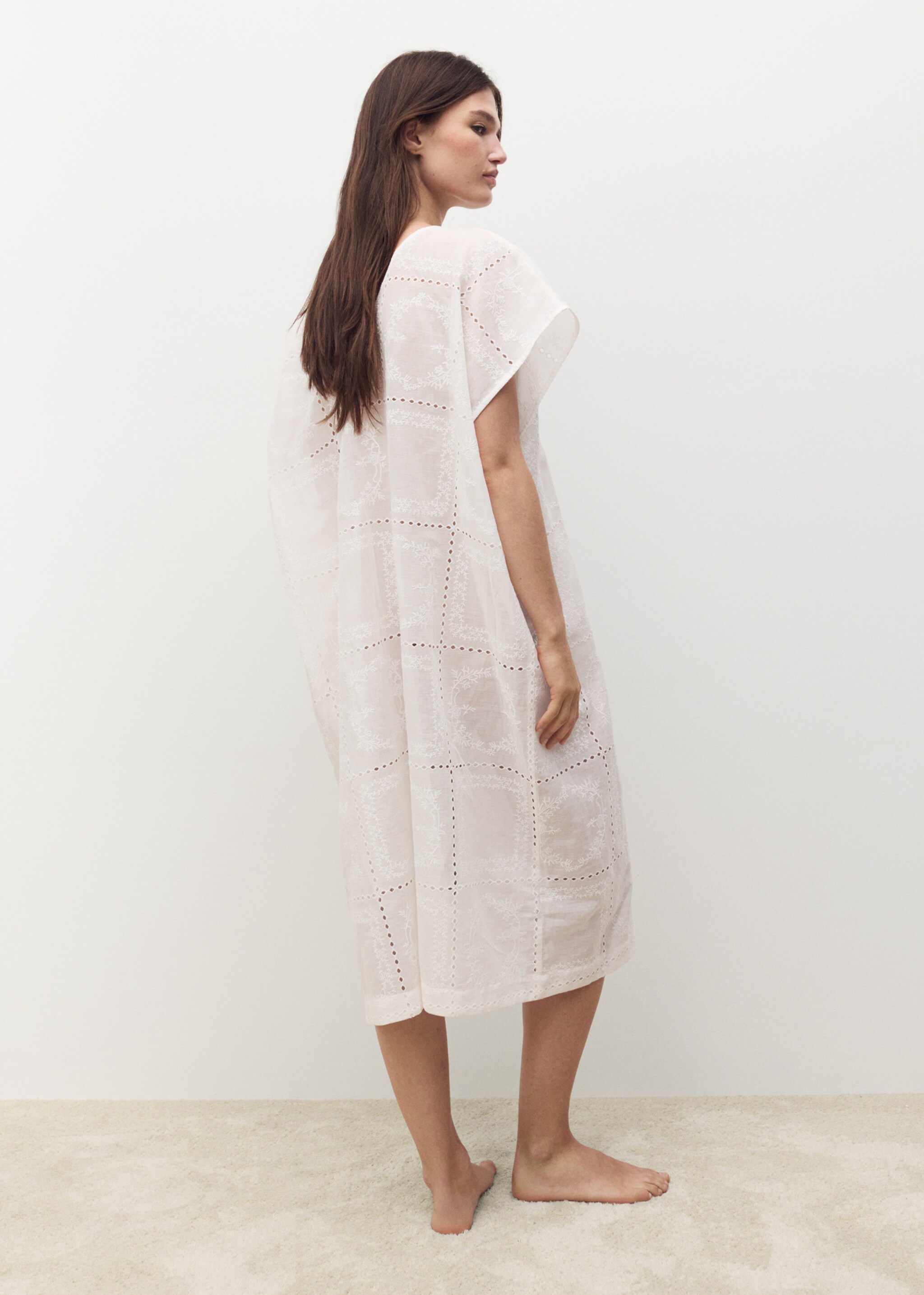 Kaftan aus 100 % Ramie mit Stickerei - Rückseite des Artikels