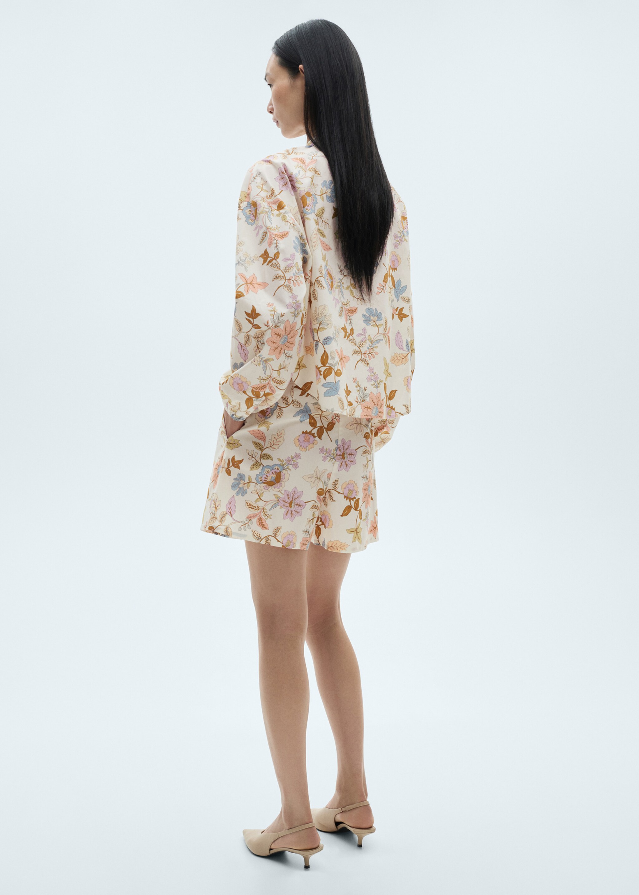 Floral dart shorts - Reverse of the article