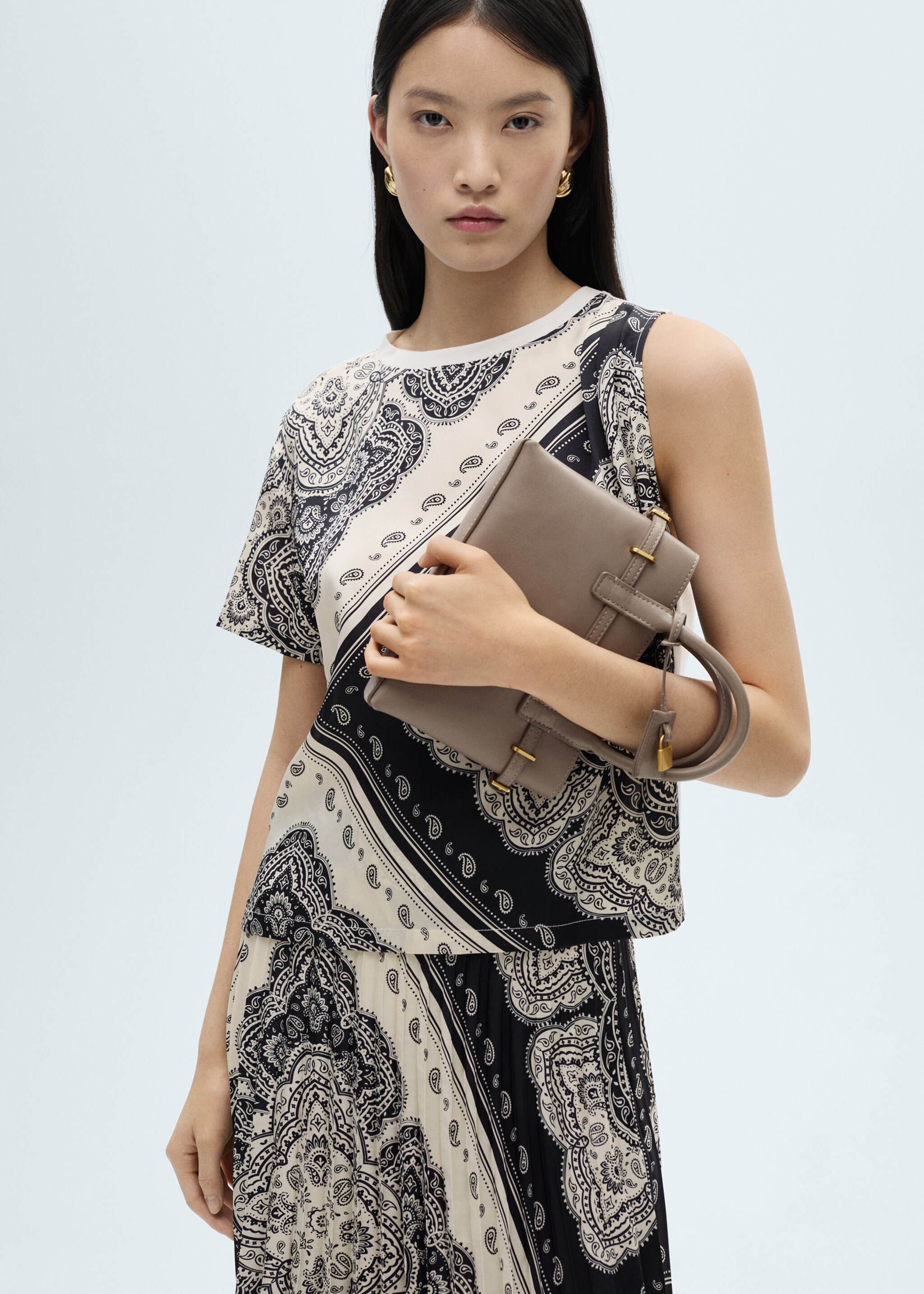 Camiseta asimétrica estampado paisley - Plano medio