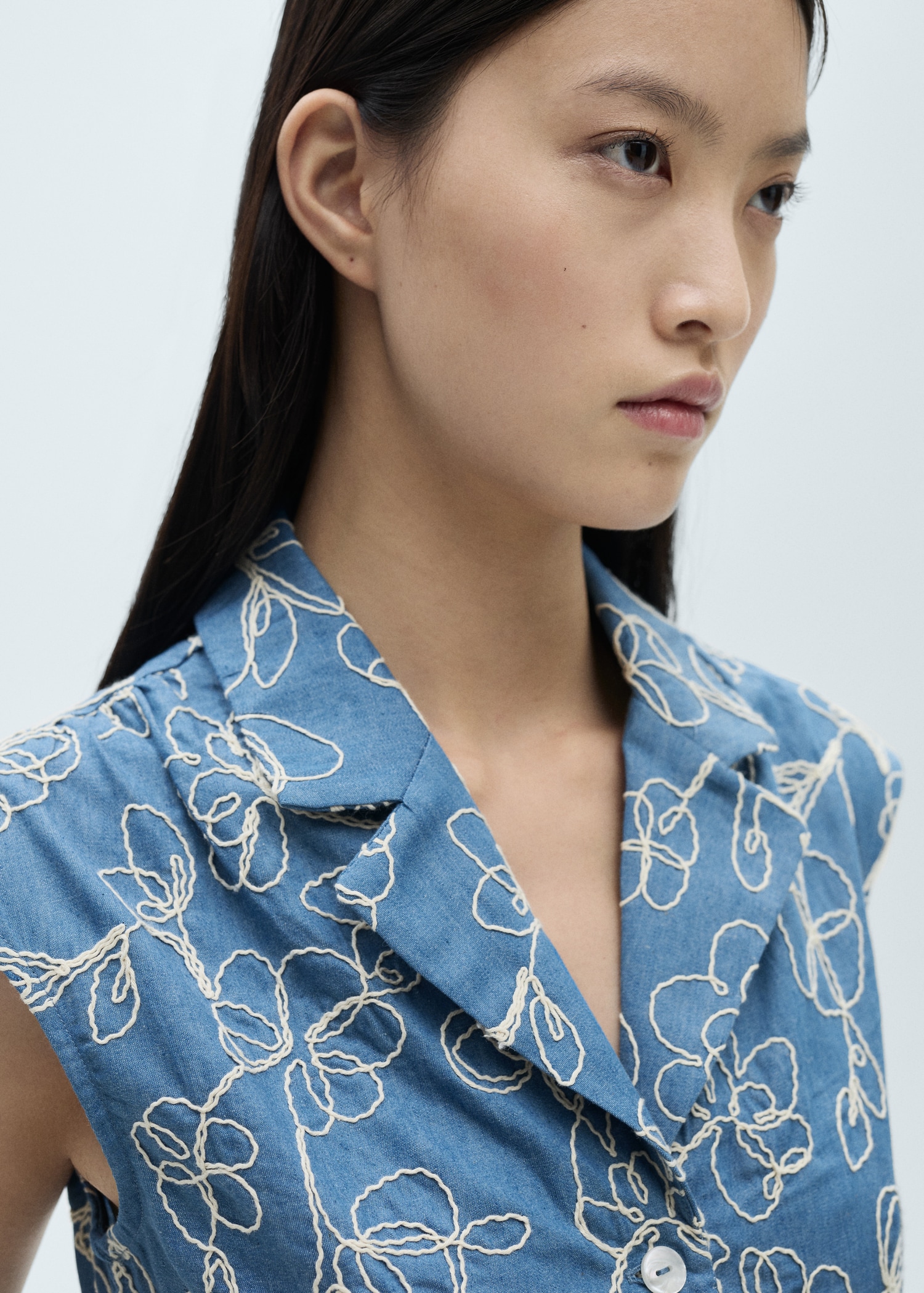 Denim overalls with embroidered detail - Details of the article 1