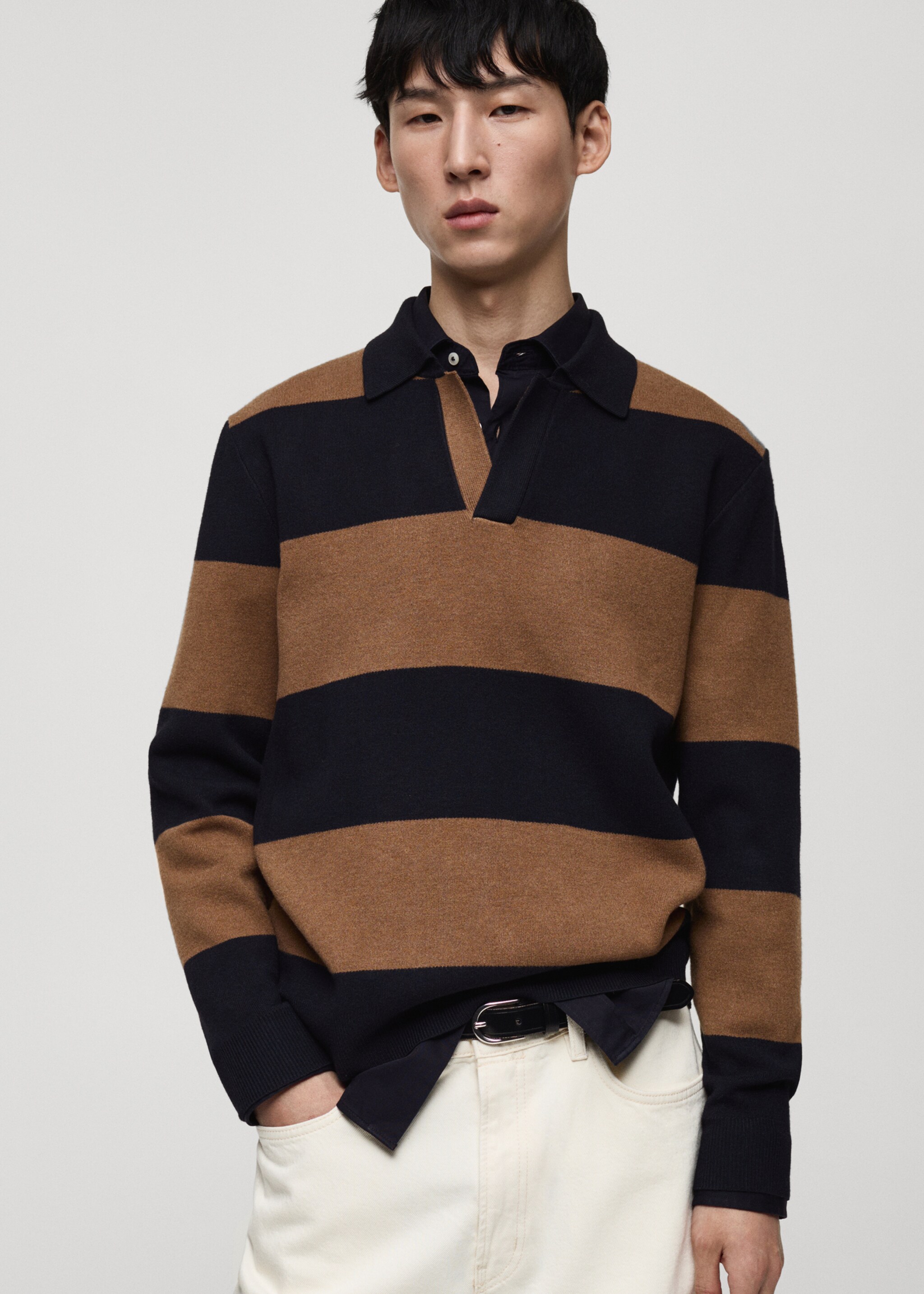 Pull-over polo motif rayé - Plan moyen
