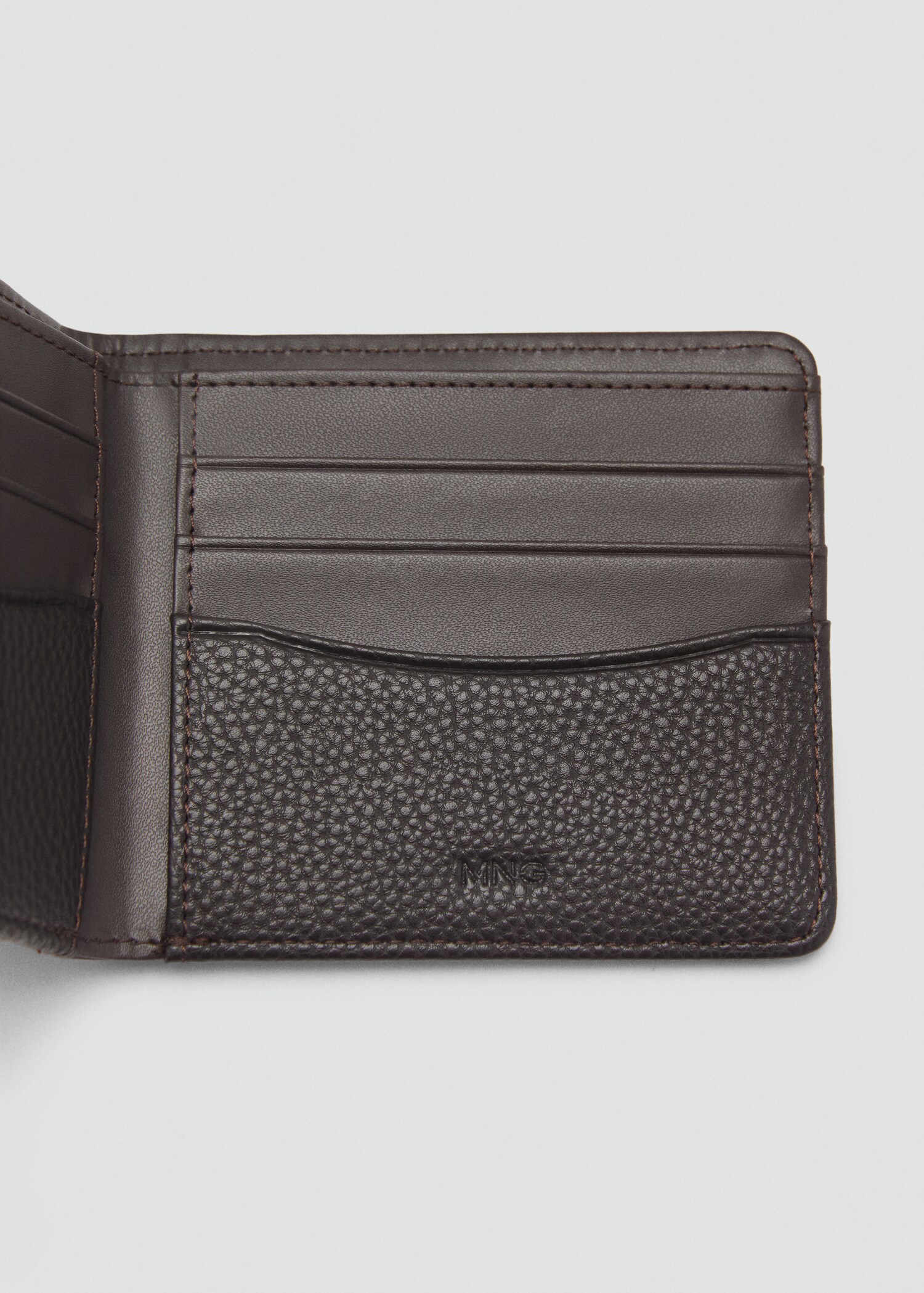 Wallet with embossed effect - Medium plane