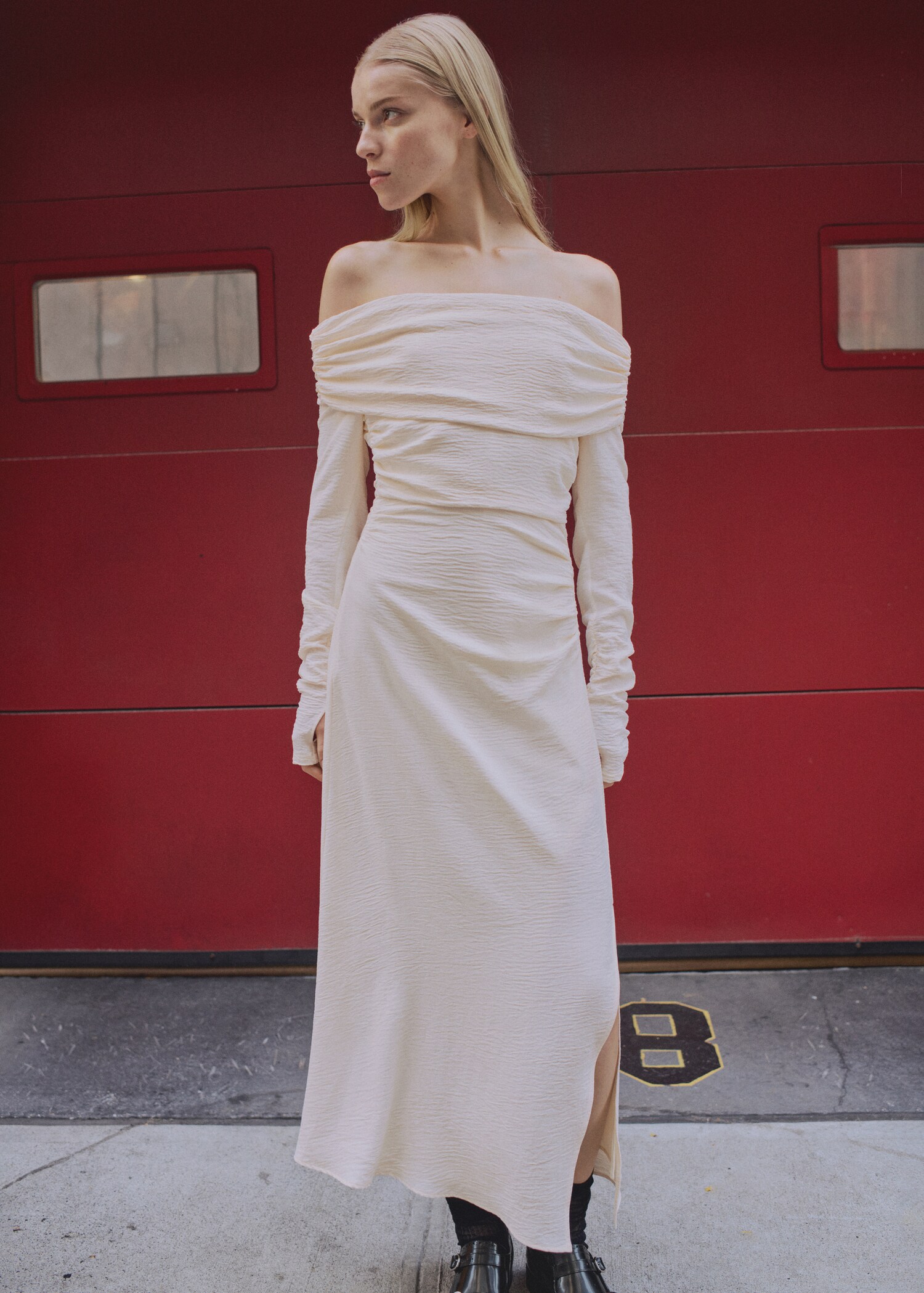 Off-the-shoulder draped dress - Medium plane