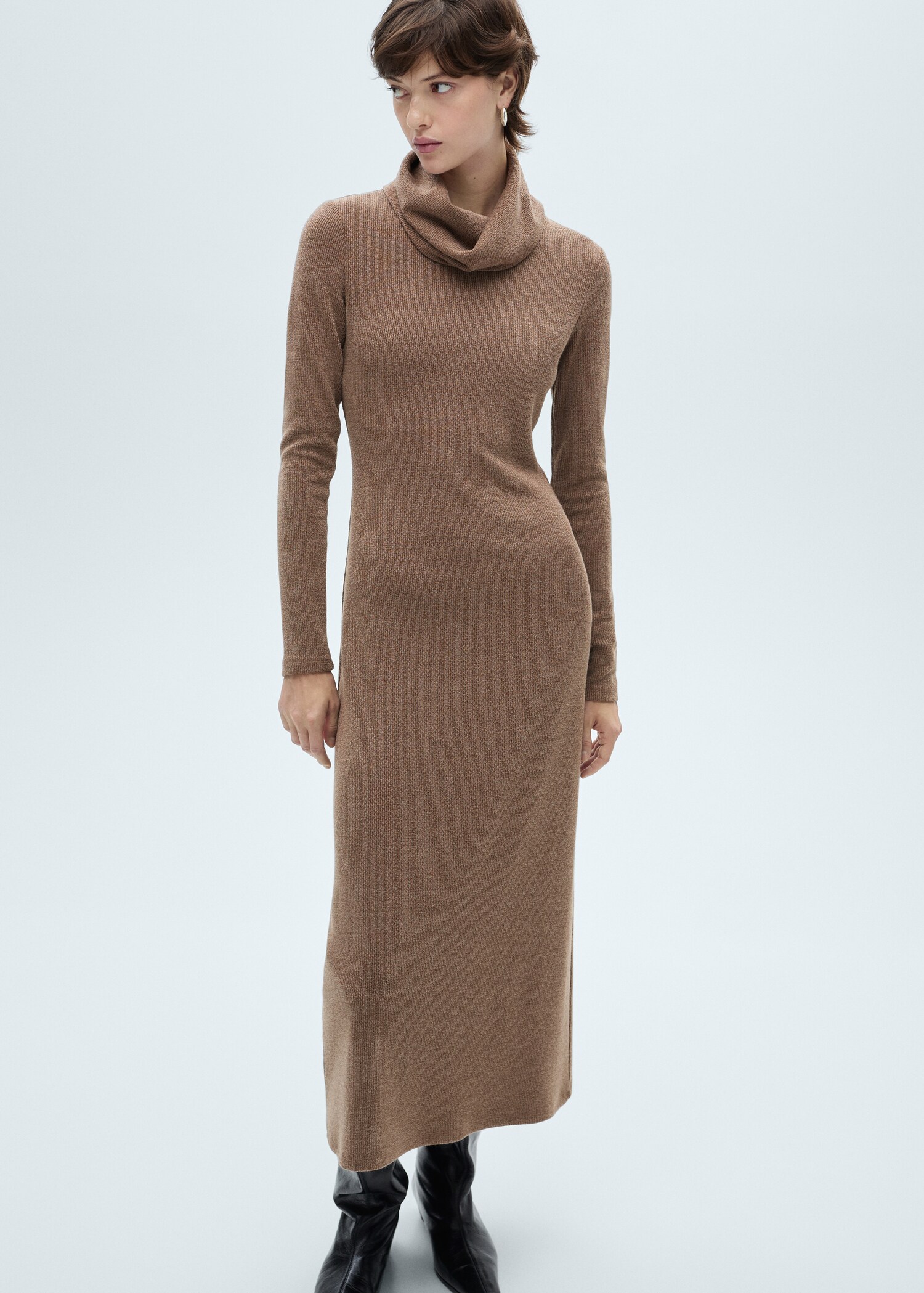 Knitted turtleneck dress - Medium plane