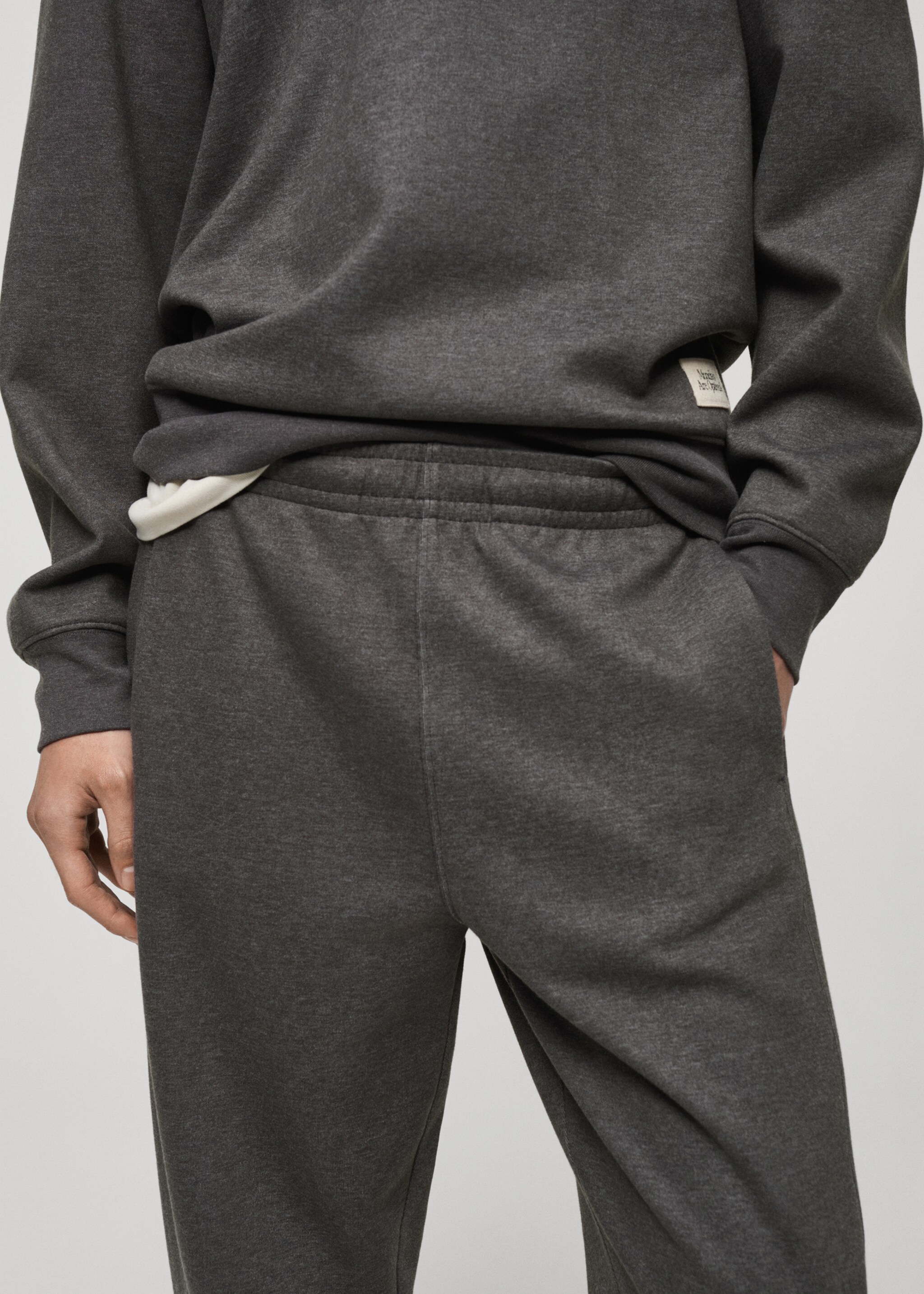 Joggers algodón detalle bordado - Detalle del artículo 1