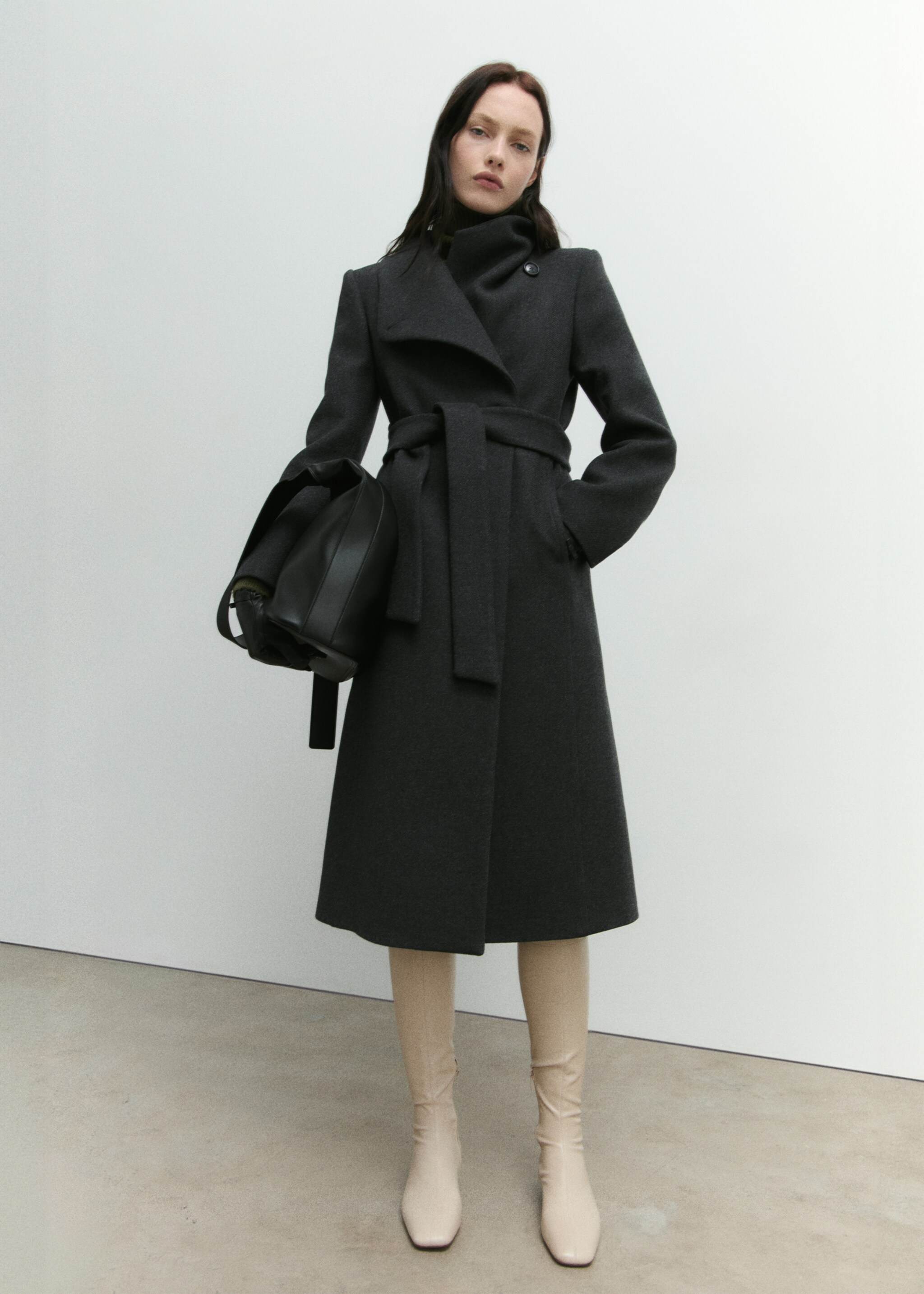 Woollen coat with belt - Details of the article 7