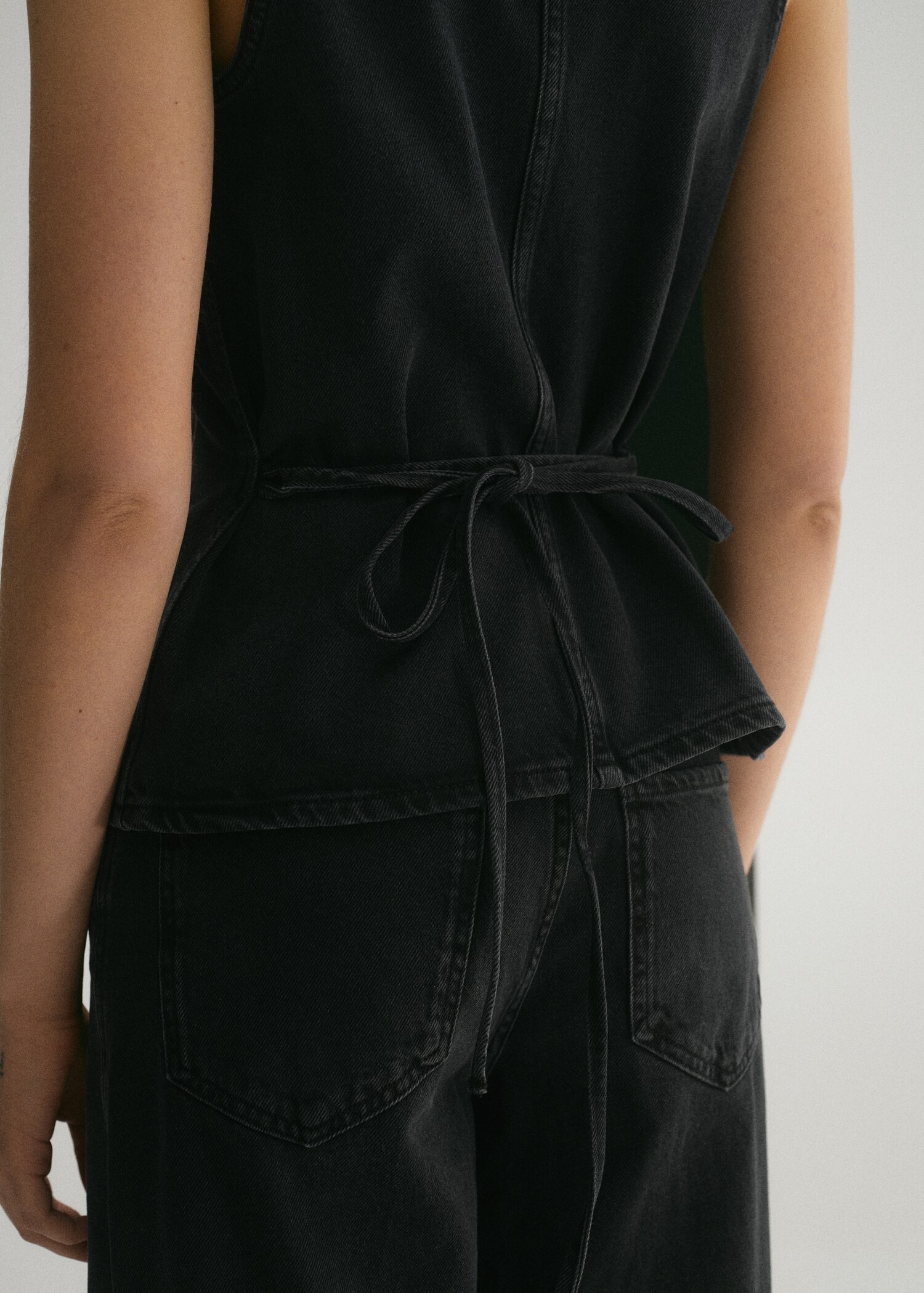 Denim gilet met strik - Achterkant van het artikel