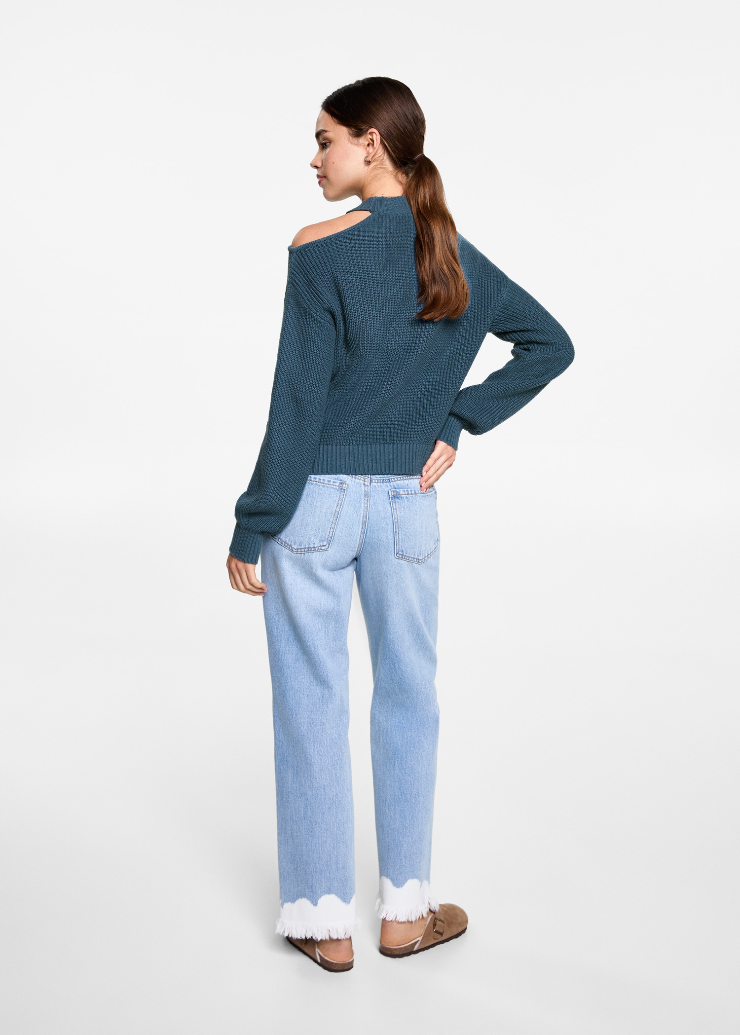 Asymmetrical sweater with shoulder opening - Reverse of the article