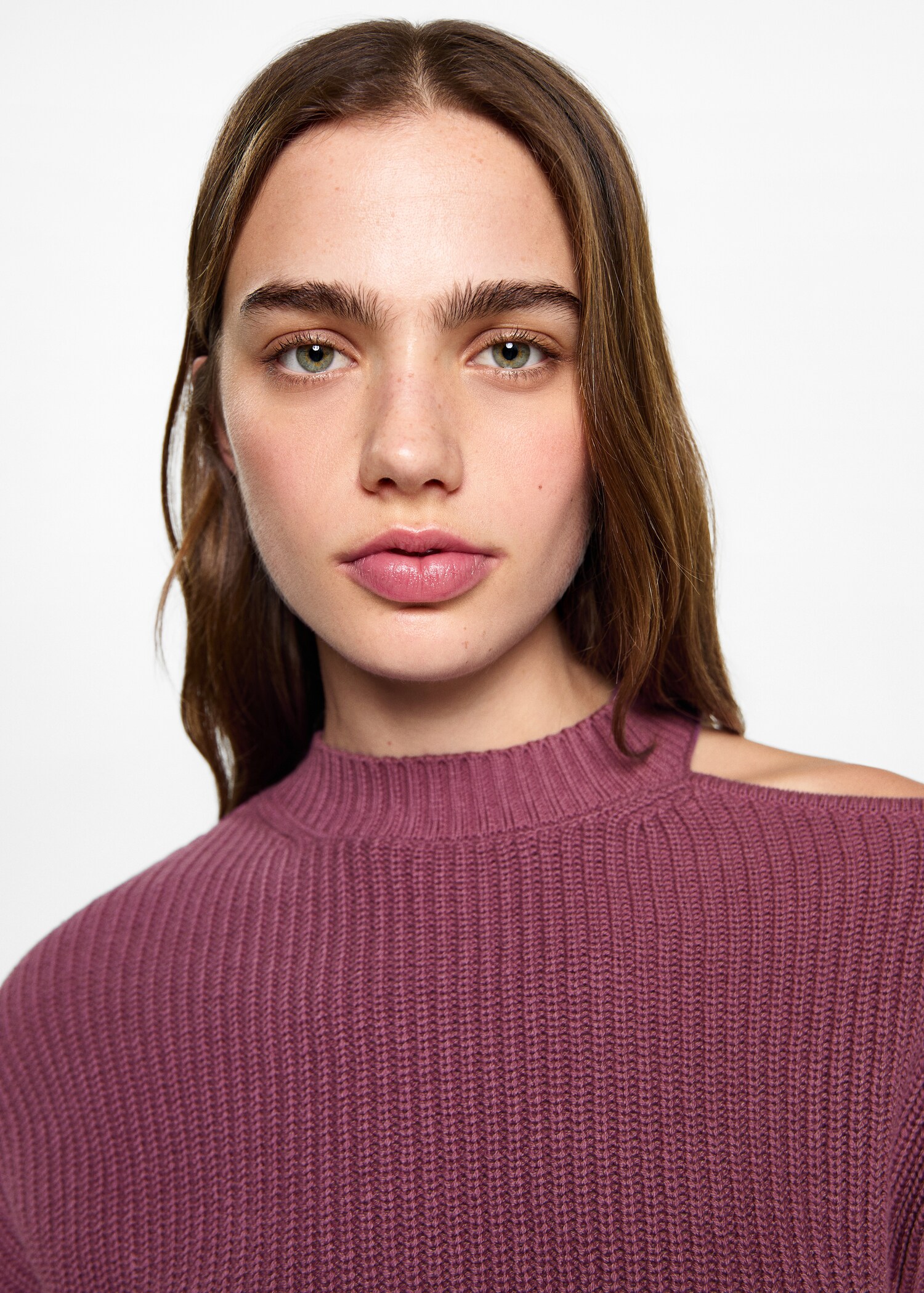 Asymmetrical sweater with shoulder opening - Details of the article 1