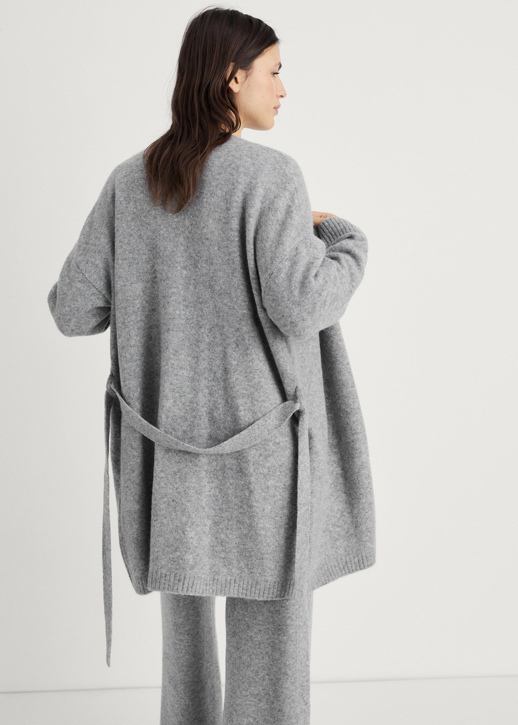 Short knitted cardigan - Reverse of the article