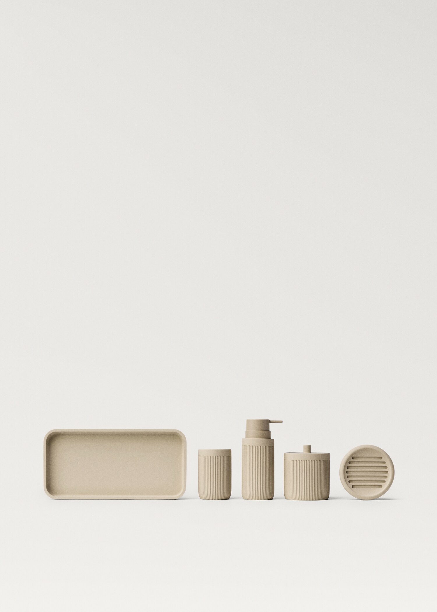 Resin soap dispenser - Details of the article 3