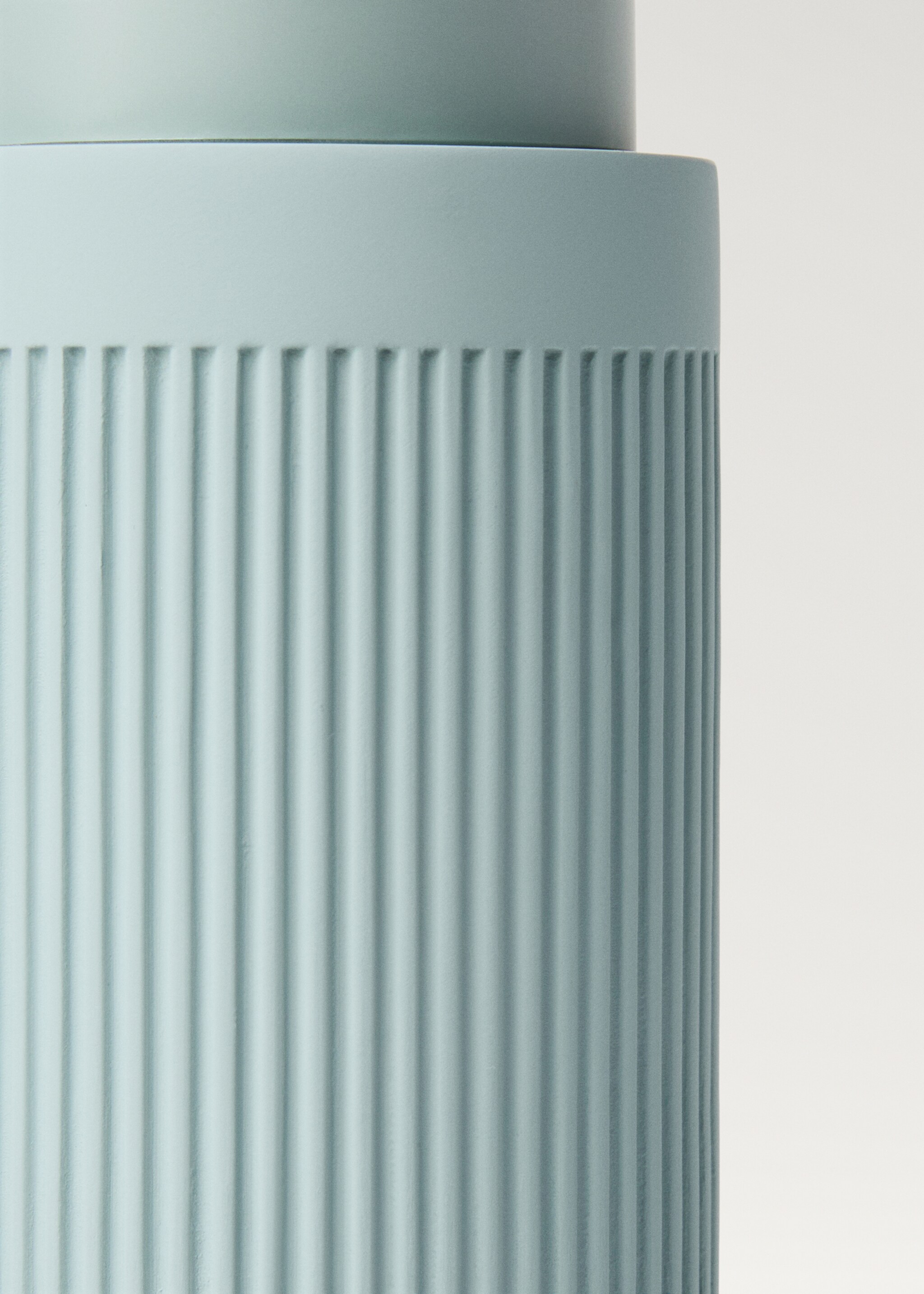 Resin soap dispenser - Details of the article 2