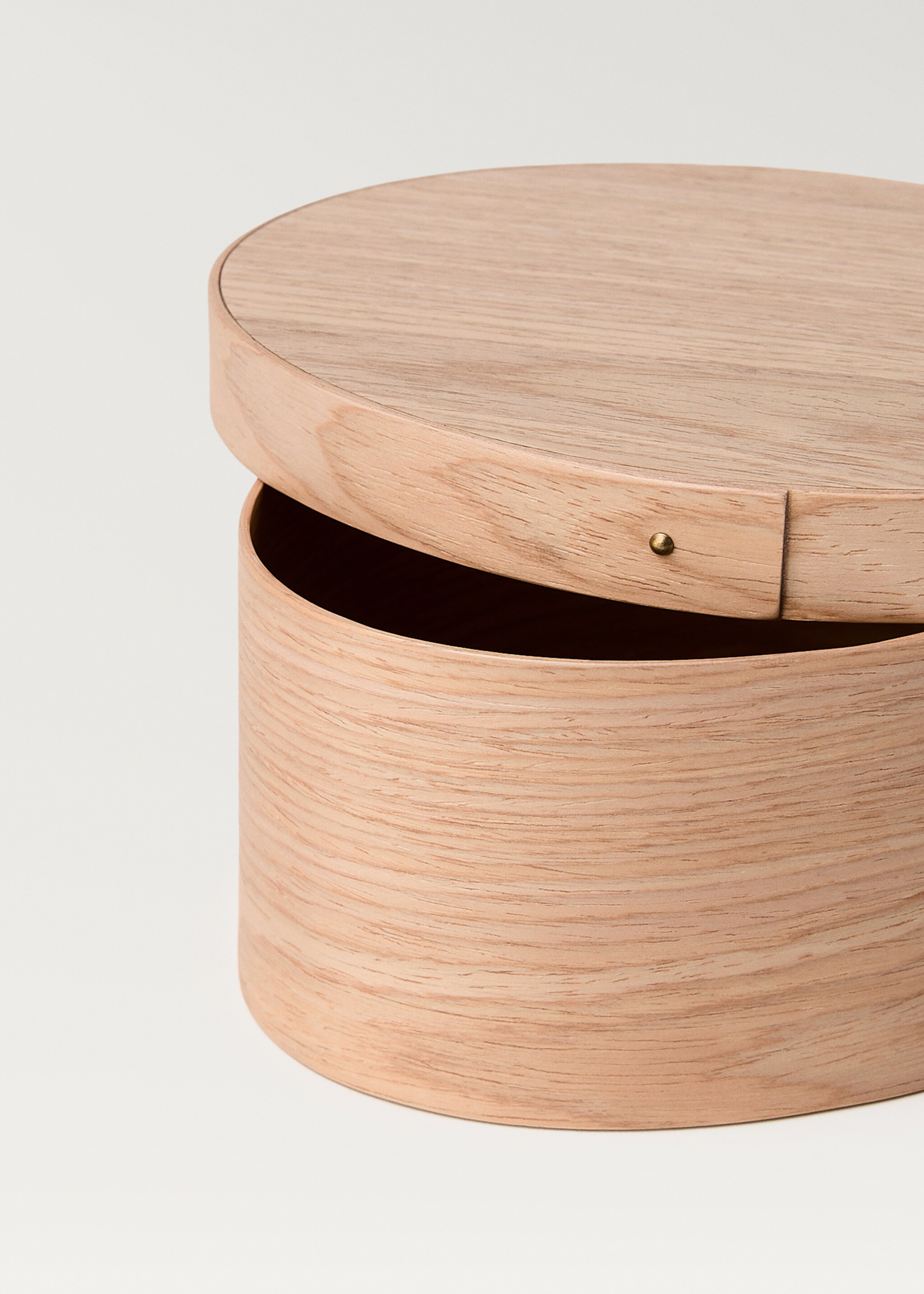 Small oval wooden box - Details of the article 3