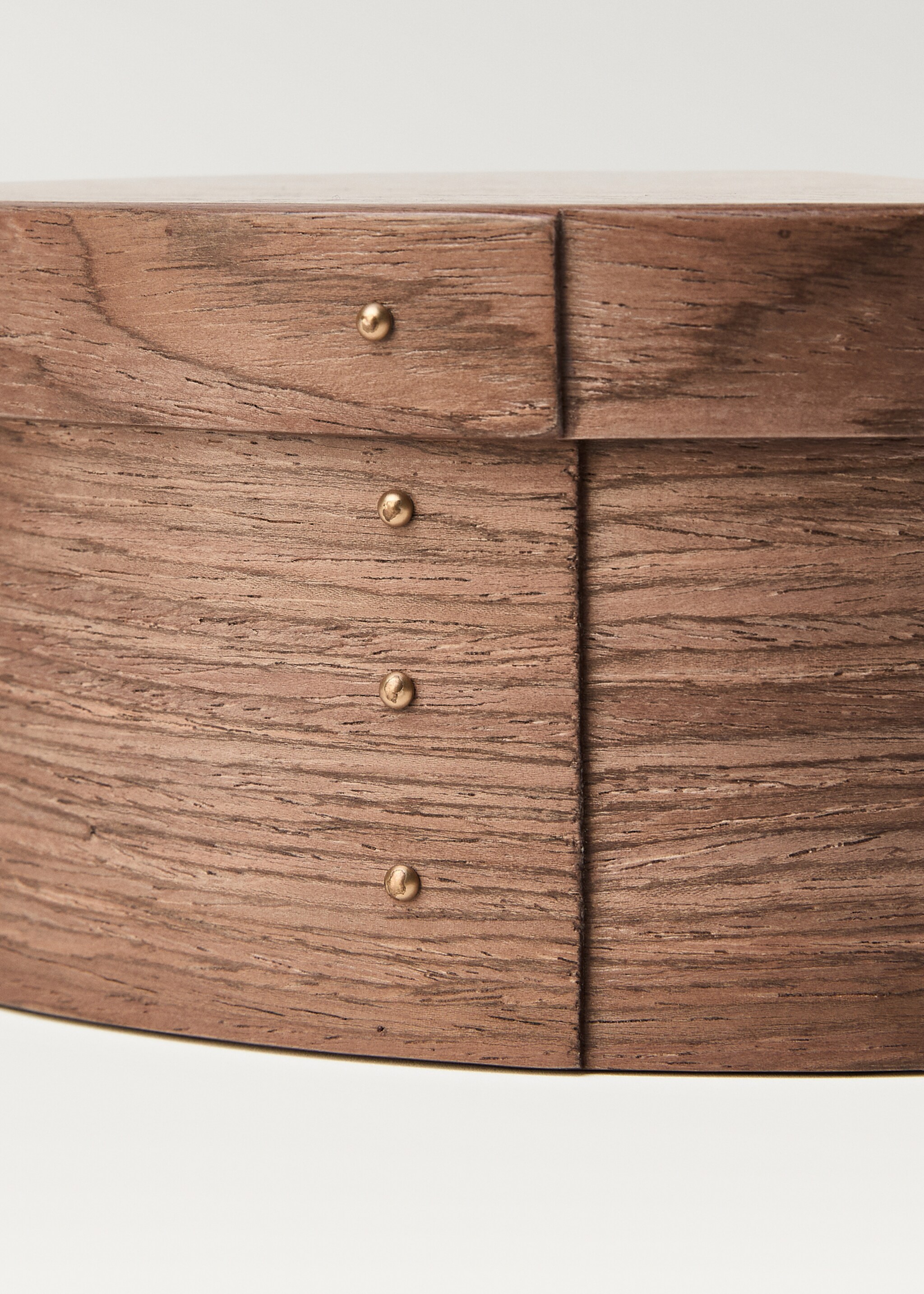 Small oval wooden box - Details of the article 2